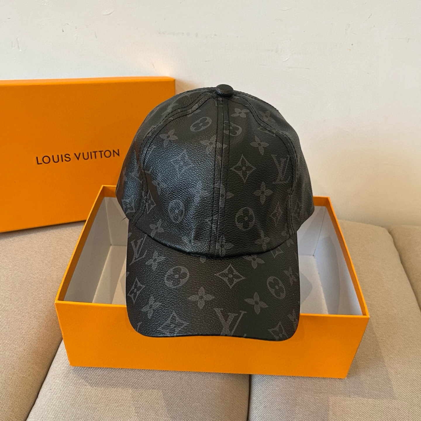 🧢路易威登棒球帽 LouisVuitton😍新款LV棒球帽，重工打造♥️高端大气，百搭款🤗男女通用！跑量