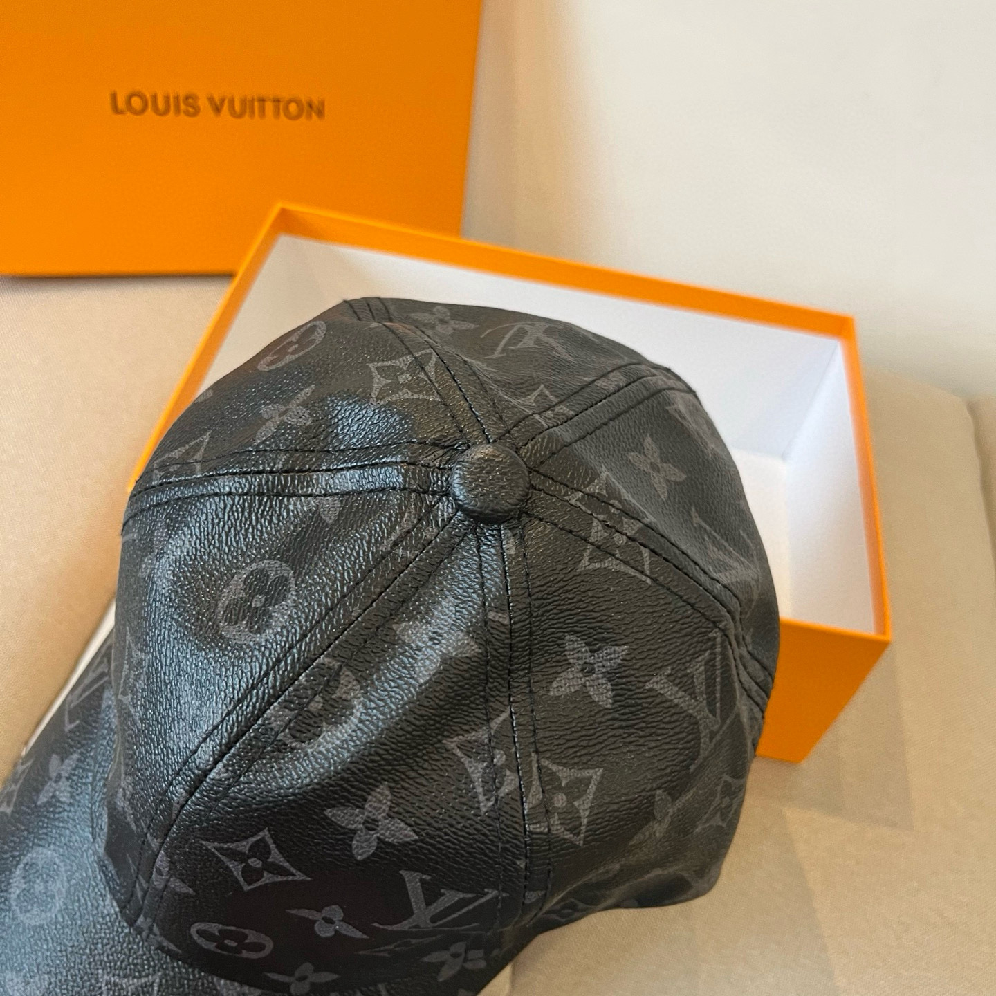 🧢路易威登棒球帽 LouisVuitton😍新款LV棒球帽，重工打造♥️高端大气，百搭款🤗男女通用！跑量