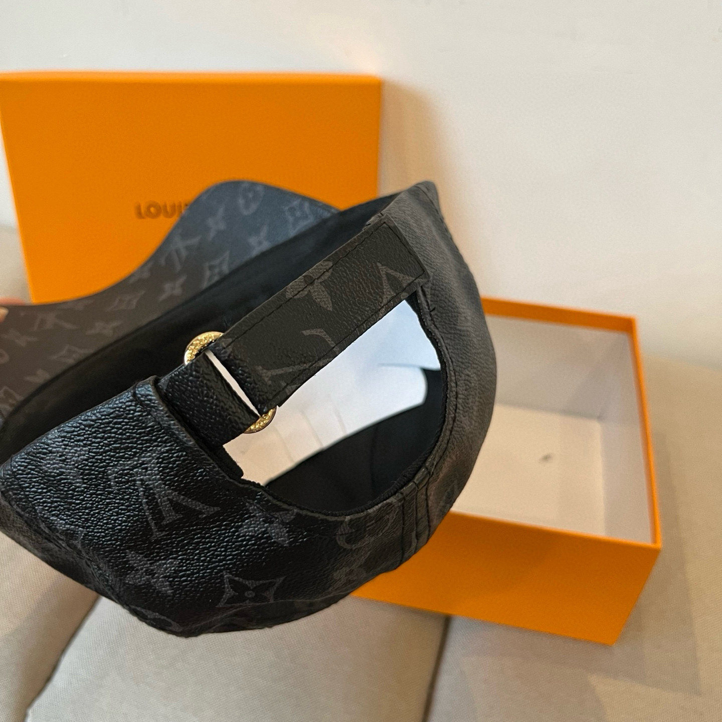 🧢路易威登棒球帽 LouisVuitton😍新款LV棒球帽，重工打造♥️高端大气，百搭款🤗男女通用！跑量