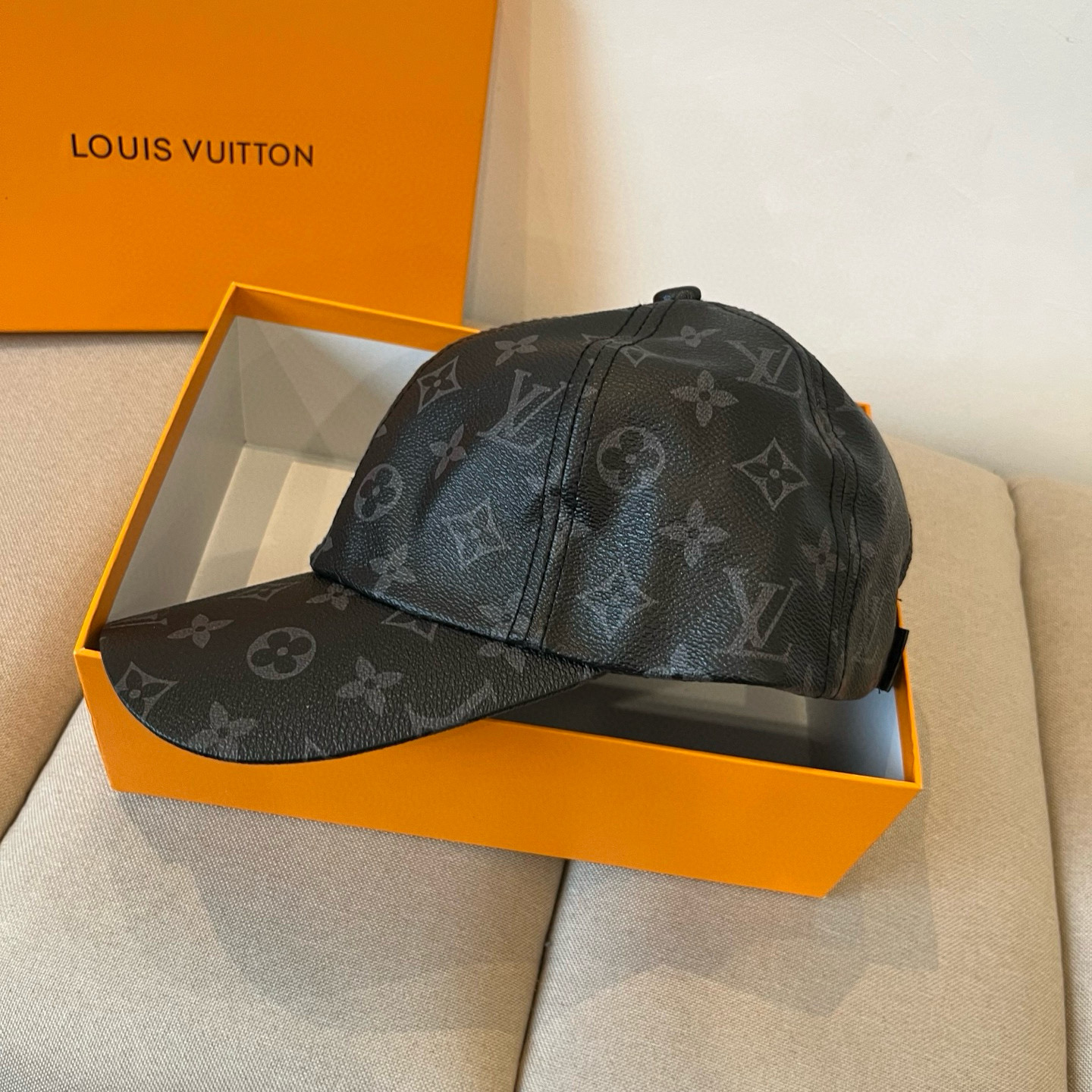 🧢路易威登棒球帽 LouisVuitton😍新款LV棒球帽，重工打造♥️高端大气，百搭款🤗男女通用！跑量