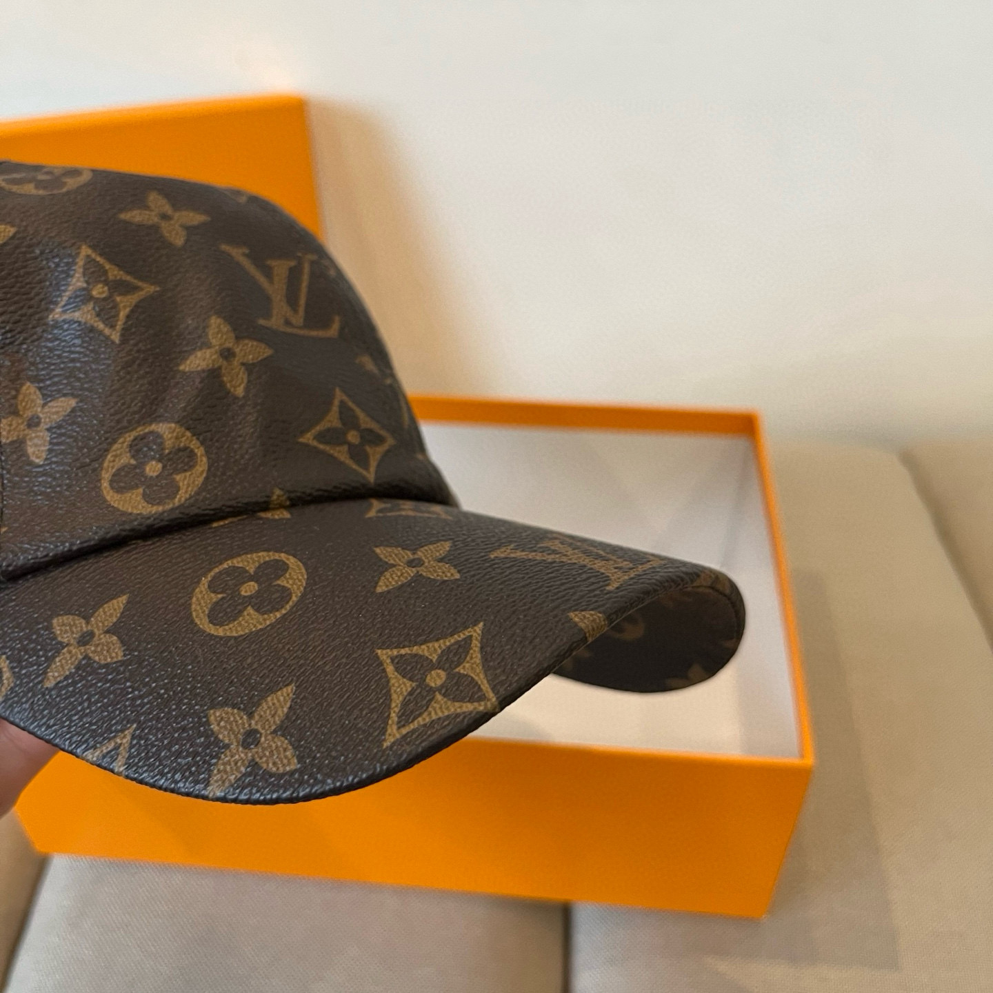 🧢路易威登棒球帽 LouisVuitton😍新款LV棒球帽，重工打造♥️高端大气，百搭款🤗男女通用！跑量
