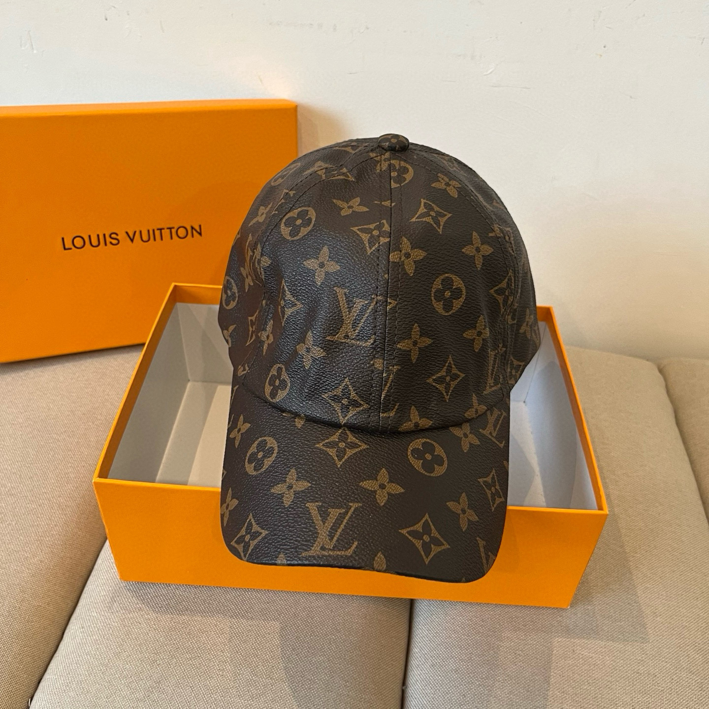 🧢路易威登棒球帽 LouisVuitton😍新款LV棒球帽，重工打造♥️高端大气，百搭款🤗男女通用！跑量