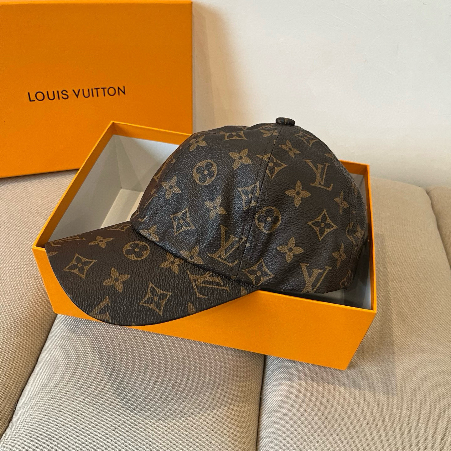 🧢路易威登棒球帽 LouisVuitton😍新款LV棒球帽，重工打造♥️高端大气，百搭款🤗男女通用！跑量