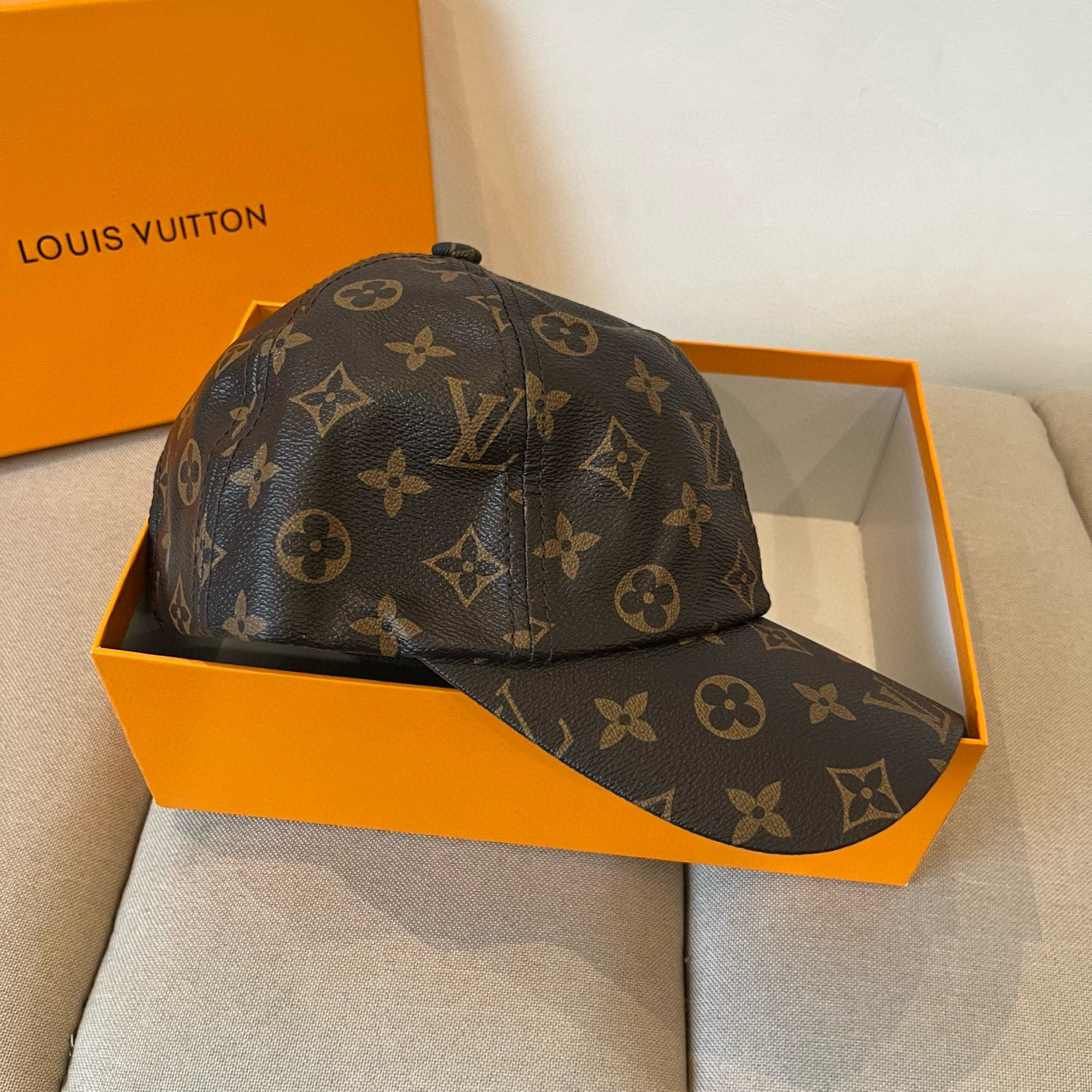 🧢路易威登棒球帽 LouisVuitton😍新款LV棒球帽，重工打造♥️高端大气，百搭款🤗男女通用！跑量