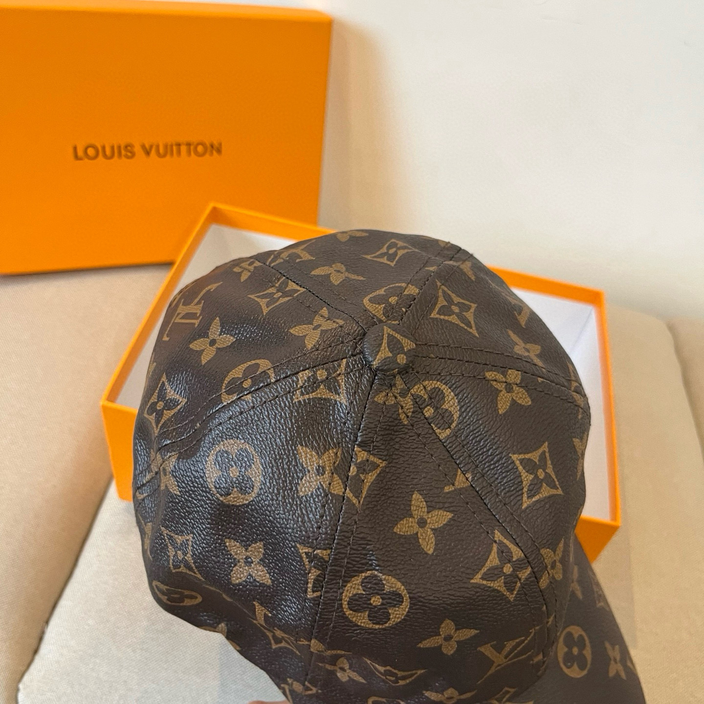 🧢路易威登棒球帽 LouisVuitton😍新款LV棒球帽，重工打造♥️高端大气，百搭款🤗男女通用！跑量