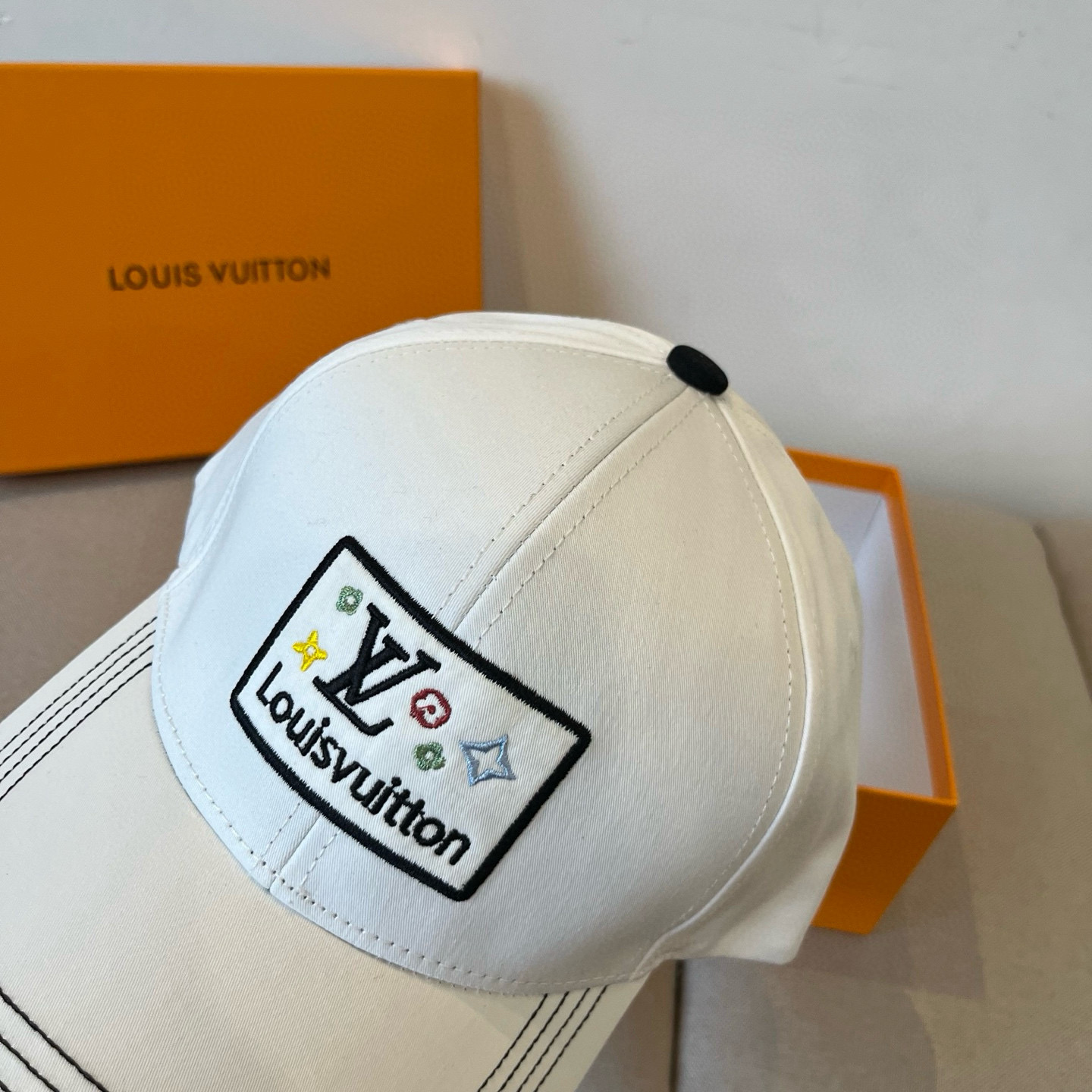 🧢路易威登棒球帽 LouisVuitton😍新款LV棒球帽，重工打造♥️高端大气，百搭款🤗男女通用！跑量