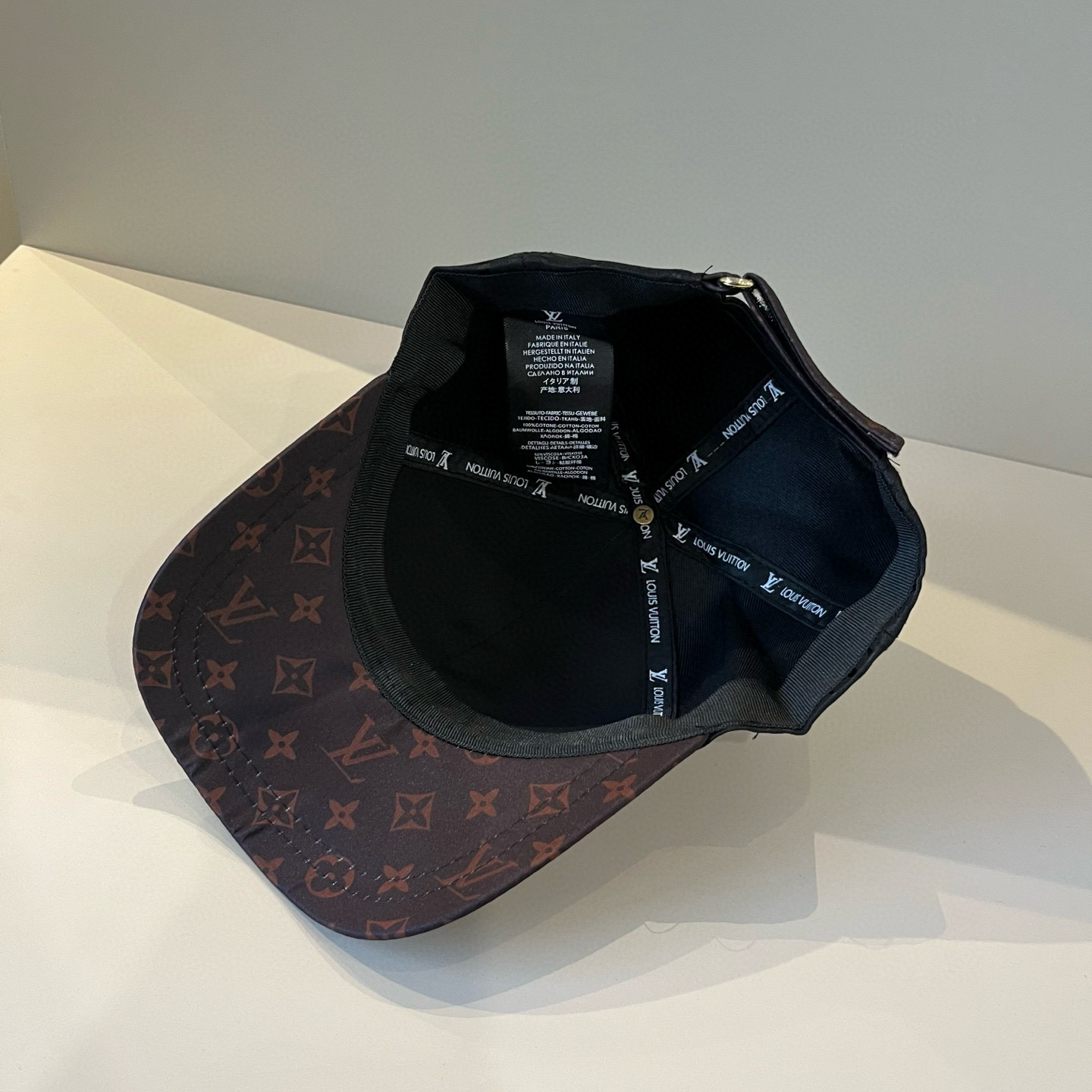 🧢路易威登棒球帽 LouisVuitton😍新款LV棒球帽，重工打造♥️高端大气，百搭款🤗男女通用！跑量