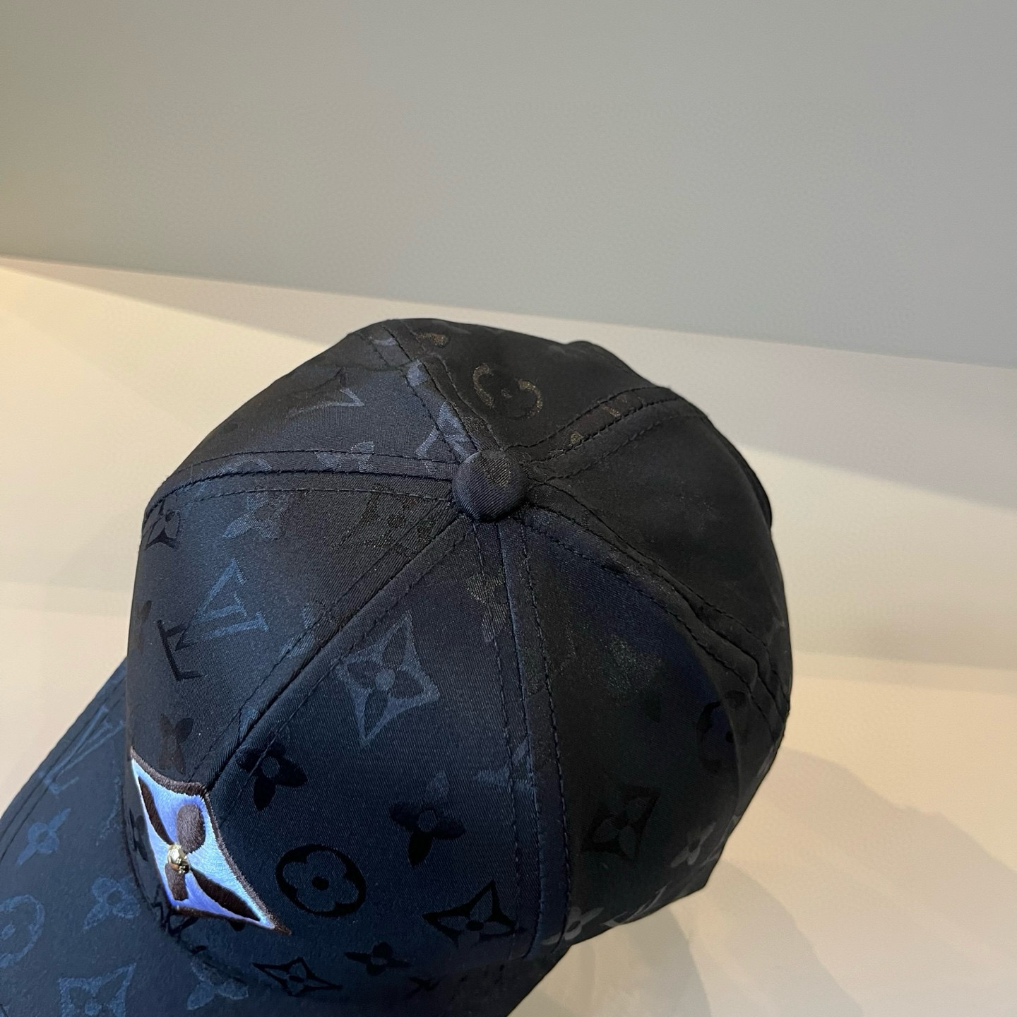 🧢路易威登棒球帽 LouisVuitton😍新款LV棒球帽，重工打造♥️高端大气，百搭款🤗男女通用！跑量