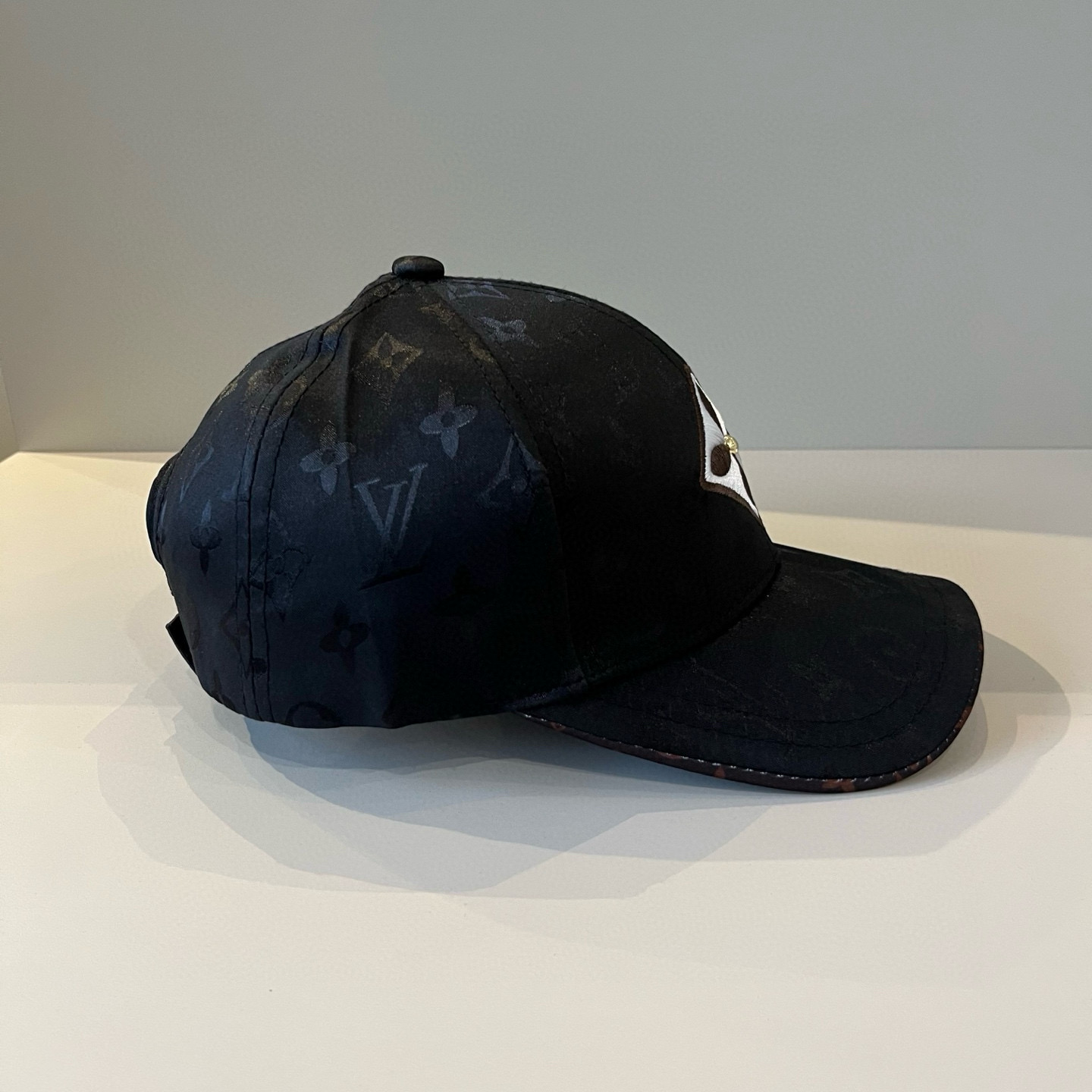 🧢路易威登棒球帽 LouisVuitton😍新款LV棒球帽，重工打造♥️高端大气，百搭款🤗男女通用！跑量