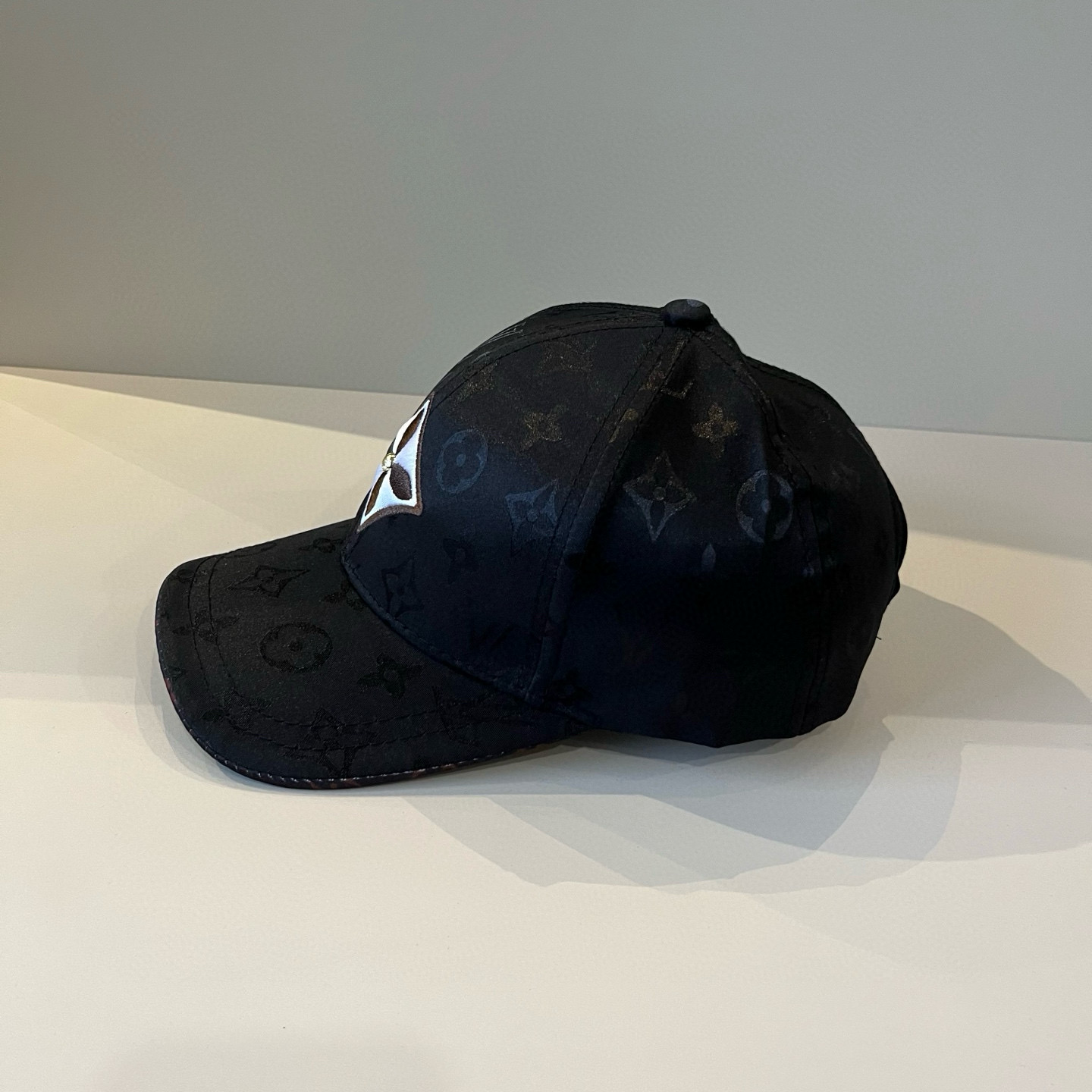🧢路易威登棒球帽 LouisVuitton😍新款LV棒球帽，重工打造♥️高端大气，百搭款🤗男女通用！跑量