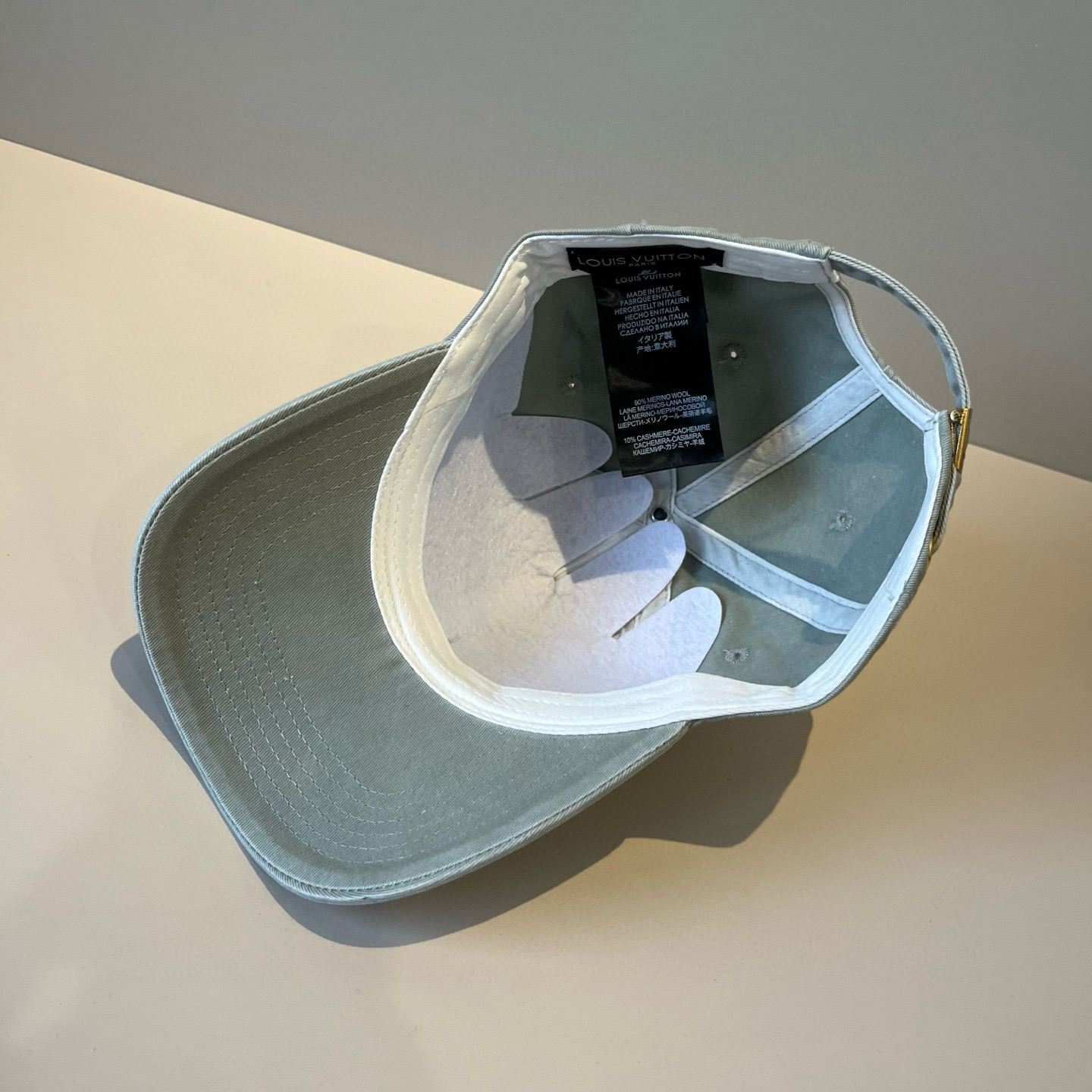 🧢路易威登棒球帽 LouisVuitton😍新款LV棒球帽，重工打造♥️高端大气，百搭款🤗男女通用！跑量