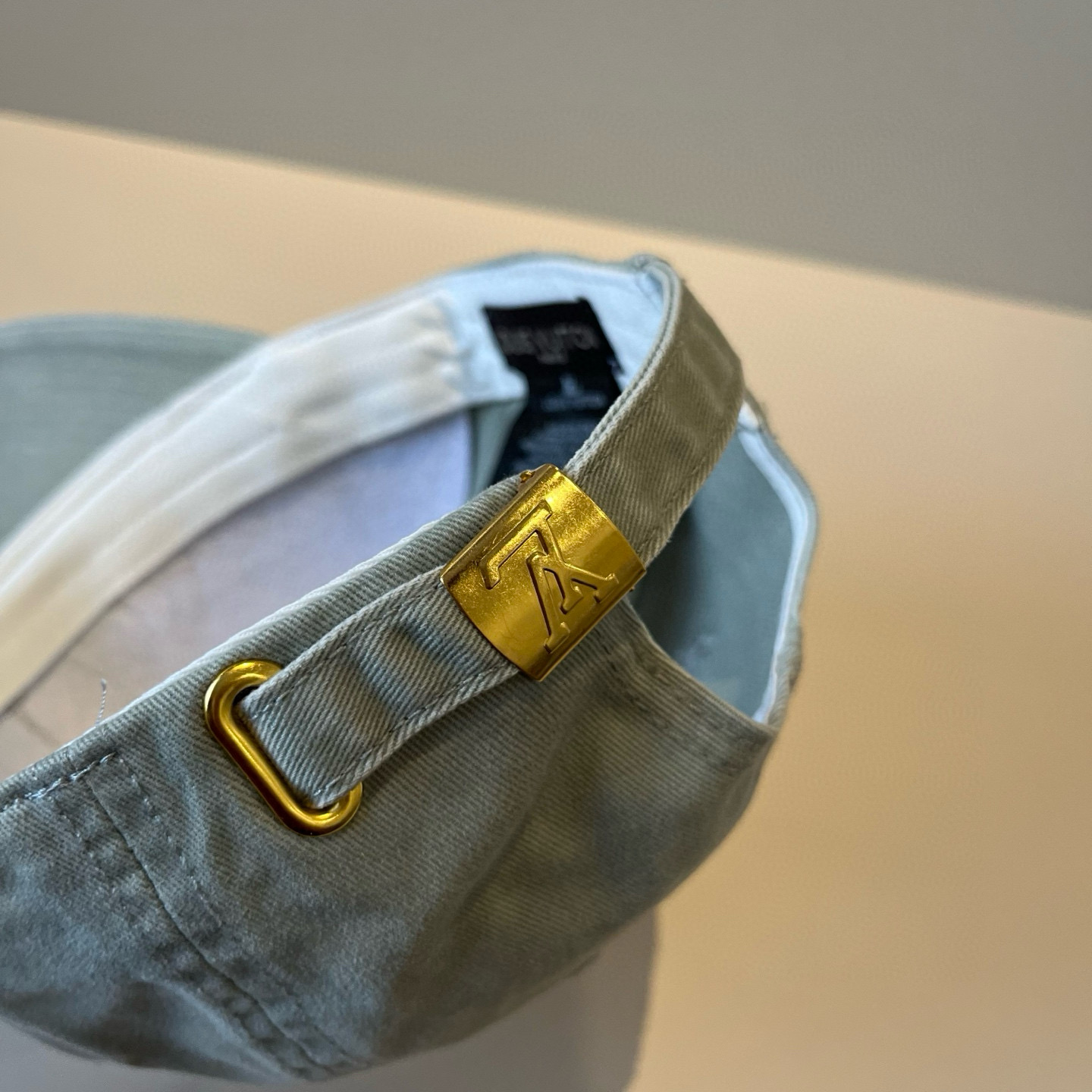 🧢路易威登棒球帽 LouisVuitton😍新款LV棒球帽，重工打造♥️高端大气，百搭款🤗男女通用！跑量