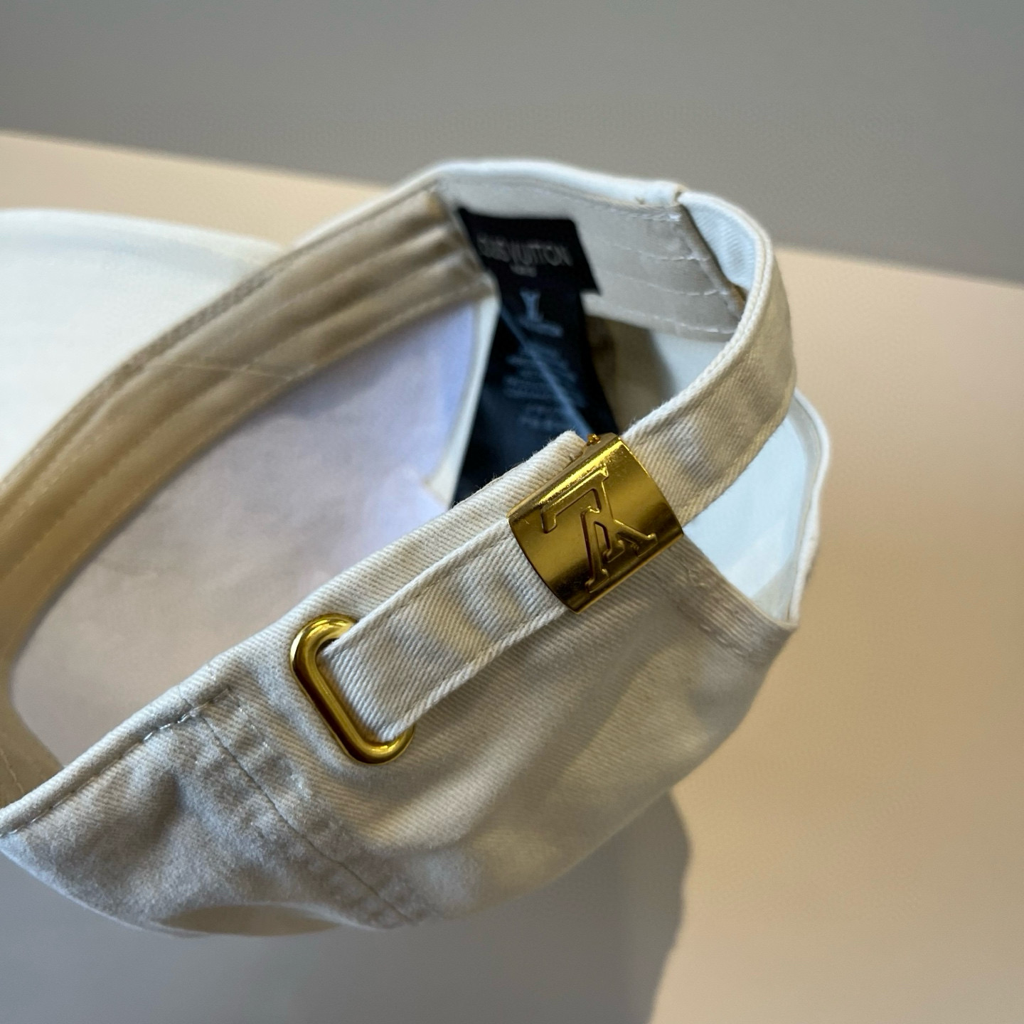 🧢路易威登棒球帽 LouisVuitton😍新款LV棒球帽，重工打造♥️高端大气，百搭款🤗男女通用！跑量