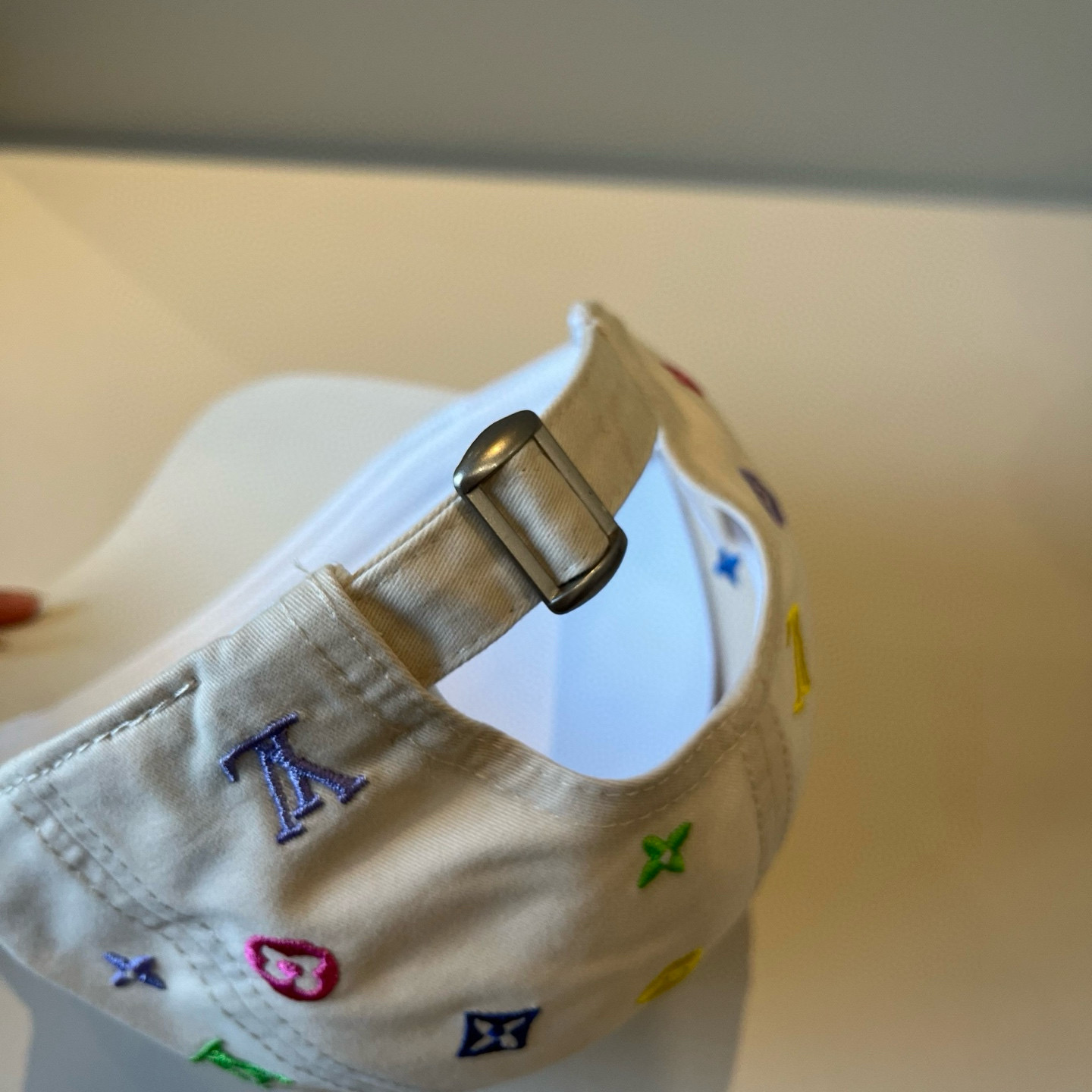 🧢路易威登棒球帽 LouisVuitton😍新款LV棒球帽，重工打造♥️高端大气，百搭款🤗男女通用！跑量