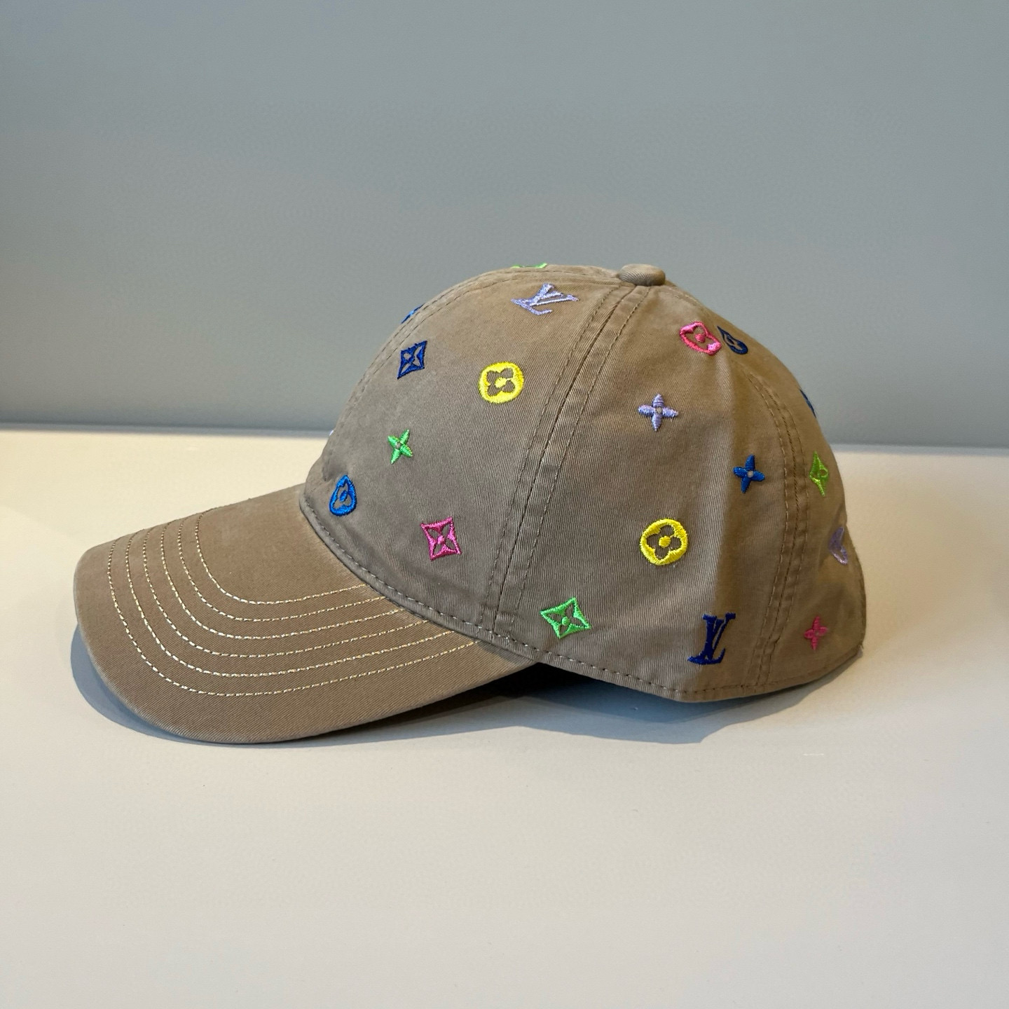 🧢路易威登棒球帽 LouisVuitton😍新款LV棒球帽，重工打造♥️高端大气，百搭款🤗男女通用！跑量