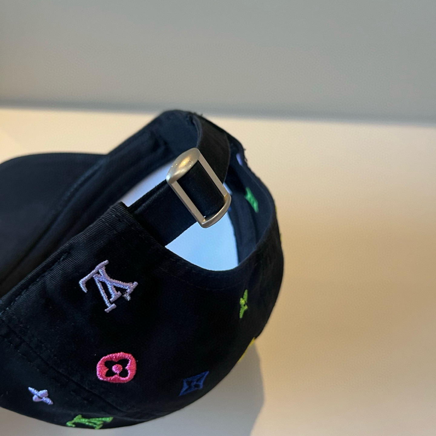 🧢路易威登棒球帽 LouisVuitton😍新款LV棒球帽，重工打造♥️高端大气，百搭款🤗男女通用！跑量