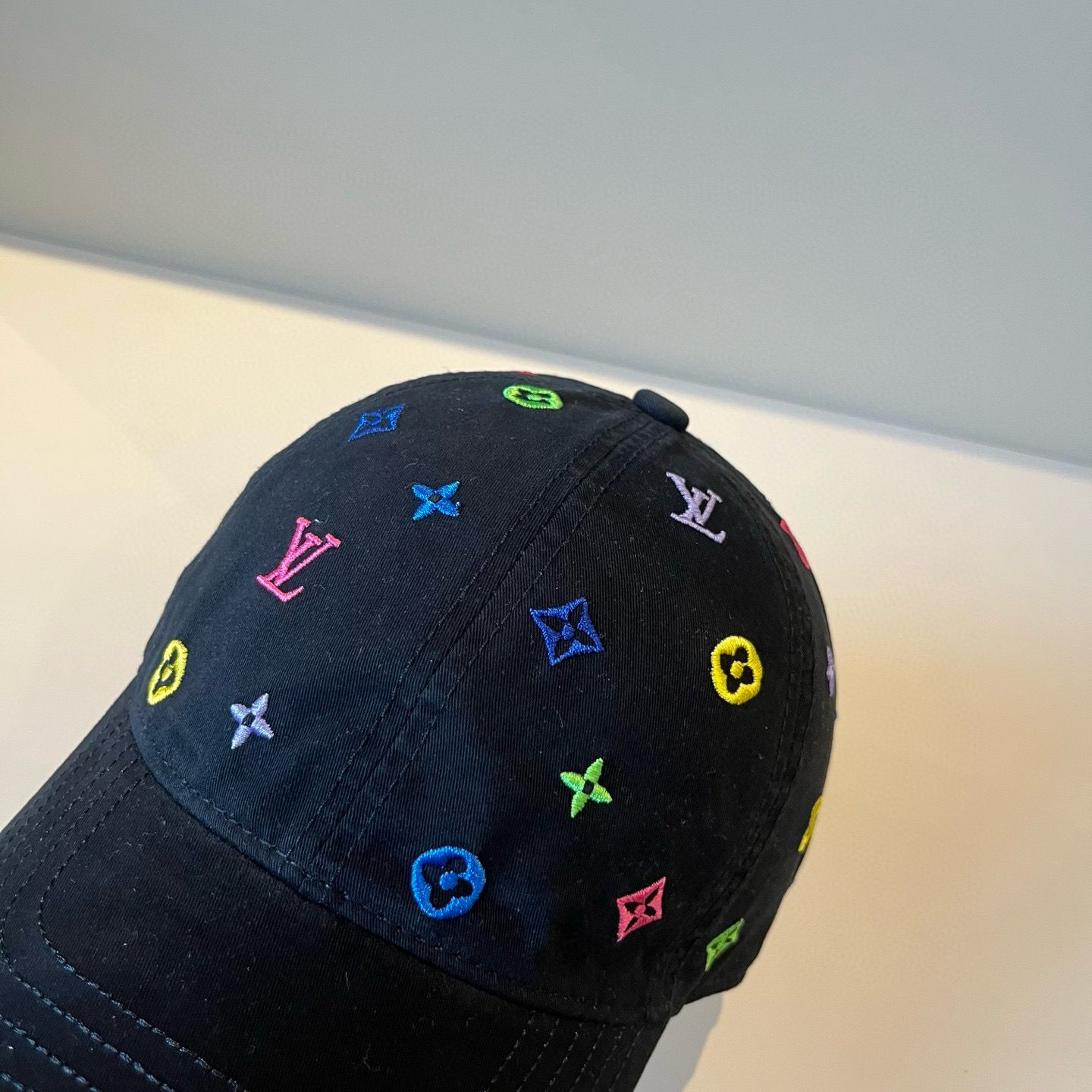 🧢路易威登棒球帽 LouisVuitton😍新款LV棒球帽，重工打造♥️高端大气，百搭款🤗男女通用！跑量