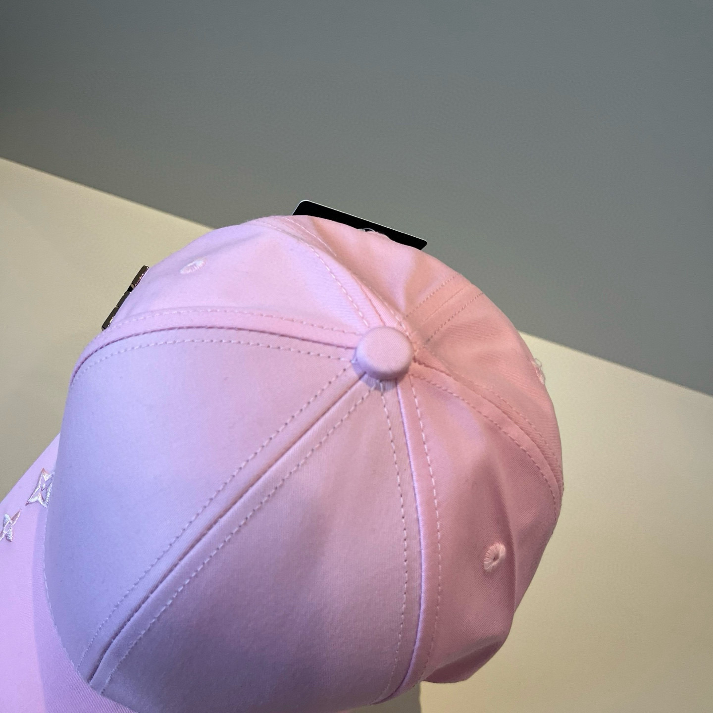 🧢路易威登棒球帽 LouisVuitton😍新款LV棒球帽，重工打造♥️高端大气，百搭款🤗男女通用！跑量