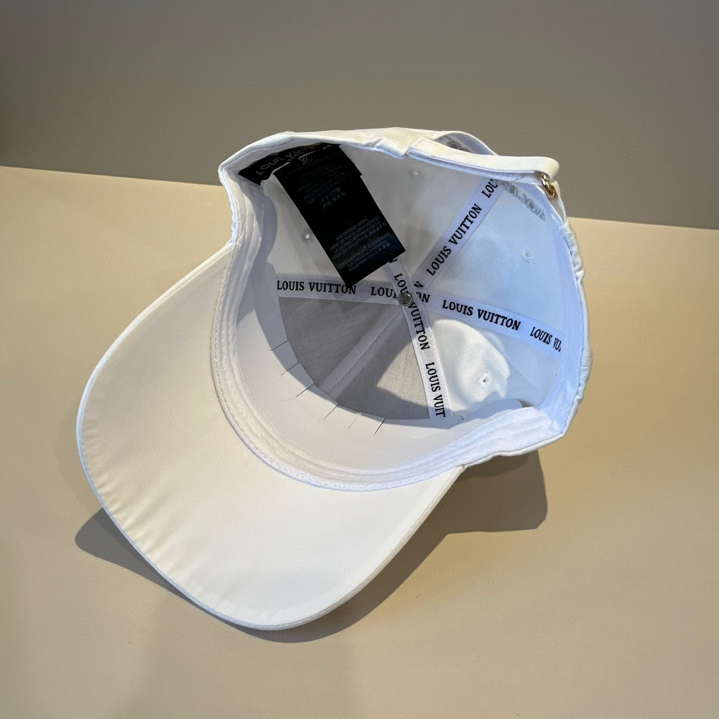 🧢路易威登棒球帽 LouisVuitton😍新款LV棒球帽，重工打造♥️高端大气，百搭款🤗男女通用！跑量