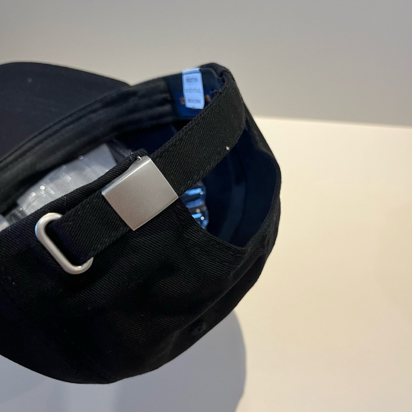 🧢路易威登棒球帽 LouisVuitton😍新款LV棒球帽，重工打造♥️高端大气，百搭款🤗男女通用！跑量