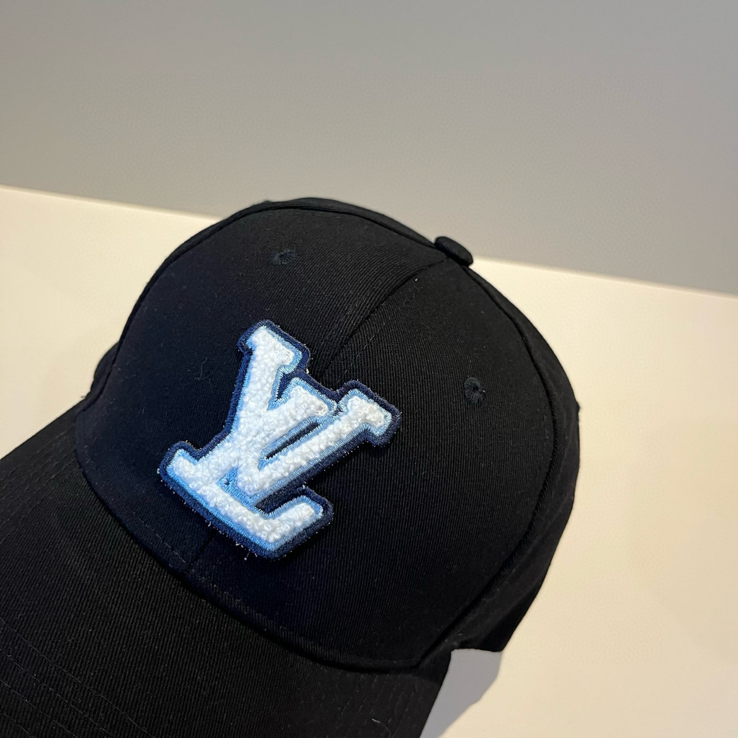 🧢路易威登棒球帽 LouisVuitton😍新款LV棒球帽，重工打造♥️高端大气，百搭款🤗男女通用！跑量