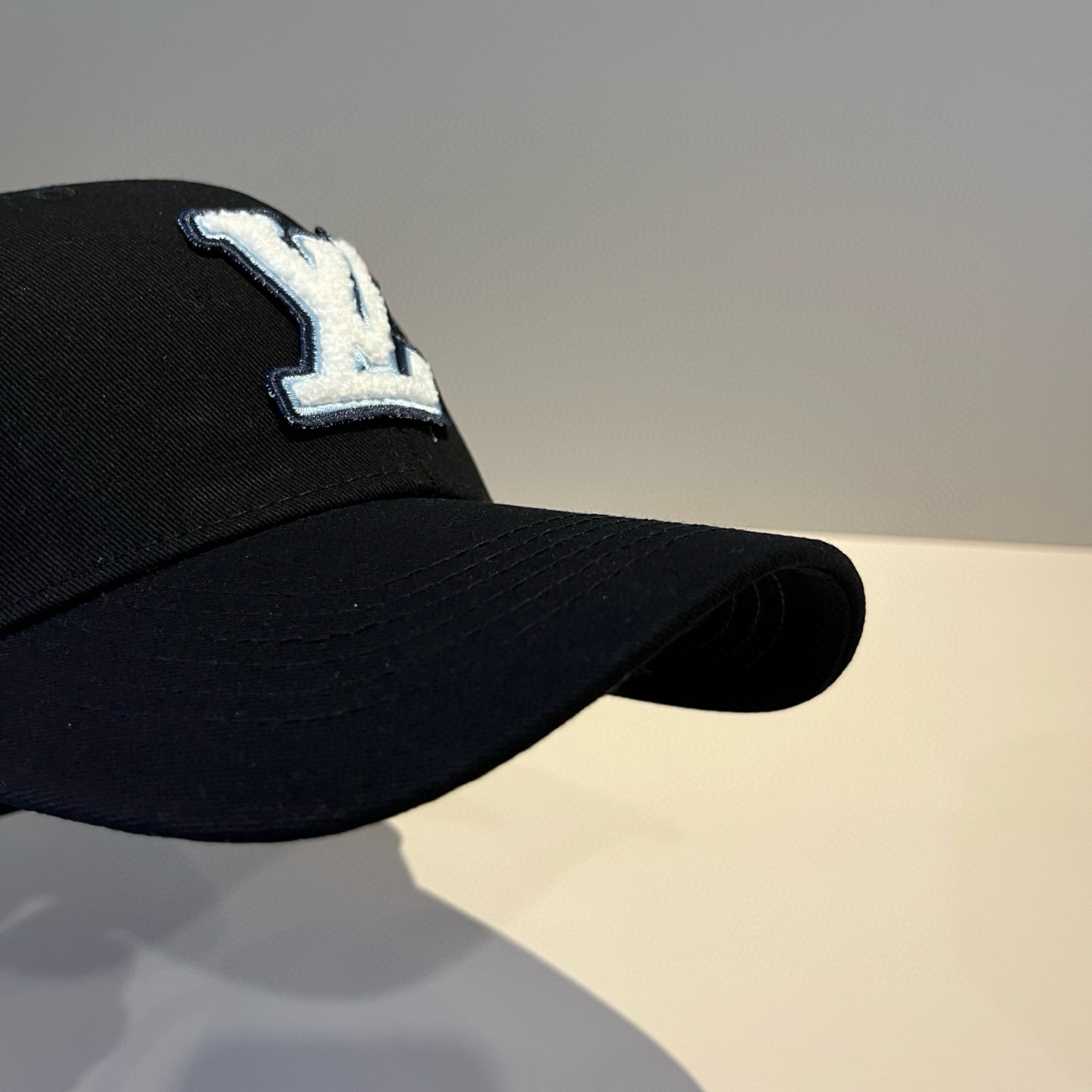 🧢路易威登棒球帽 LouisVuitton😍新款LV棒球帽，重工打造♥️高端大气，百搭款🤗男女通用！跑量