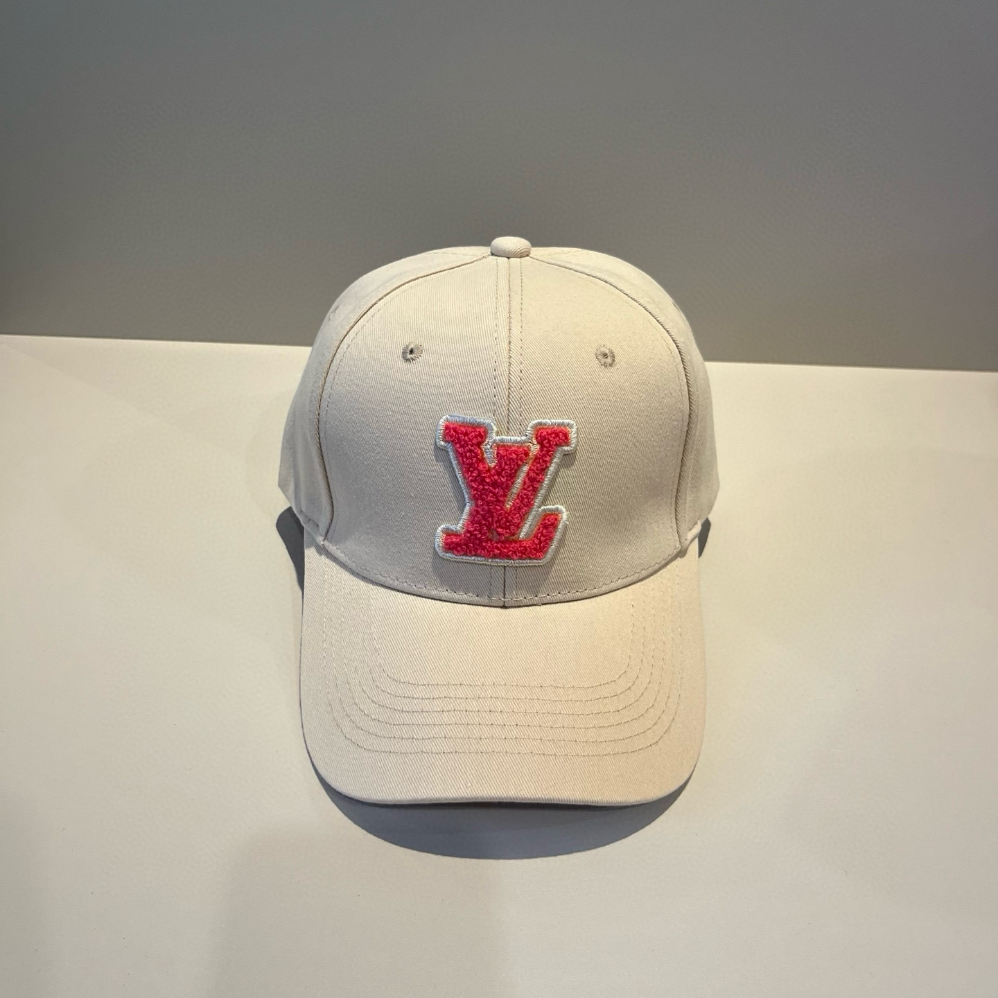 🧢路易威登棒球帽 LouisVuitton😍新款LV棒球帽，重工打造♥️高端大气，百搭款🤗男女通用！跑量