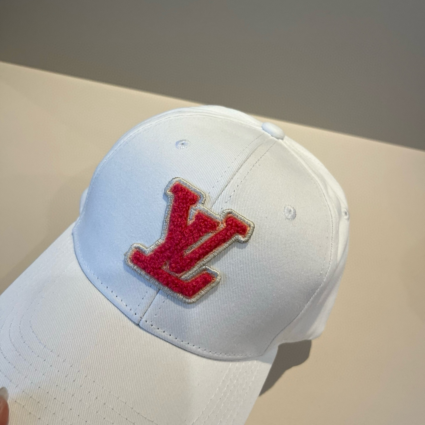 🧢路易威登棒球帽 LouisVuitton😍新款LV棒球帽，重工打造♥️高端大气，百搭款🤗男女通用！跑量
