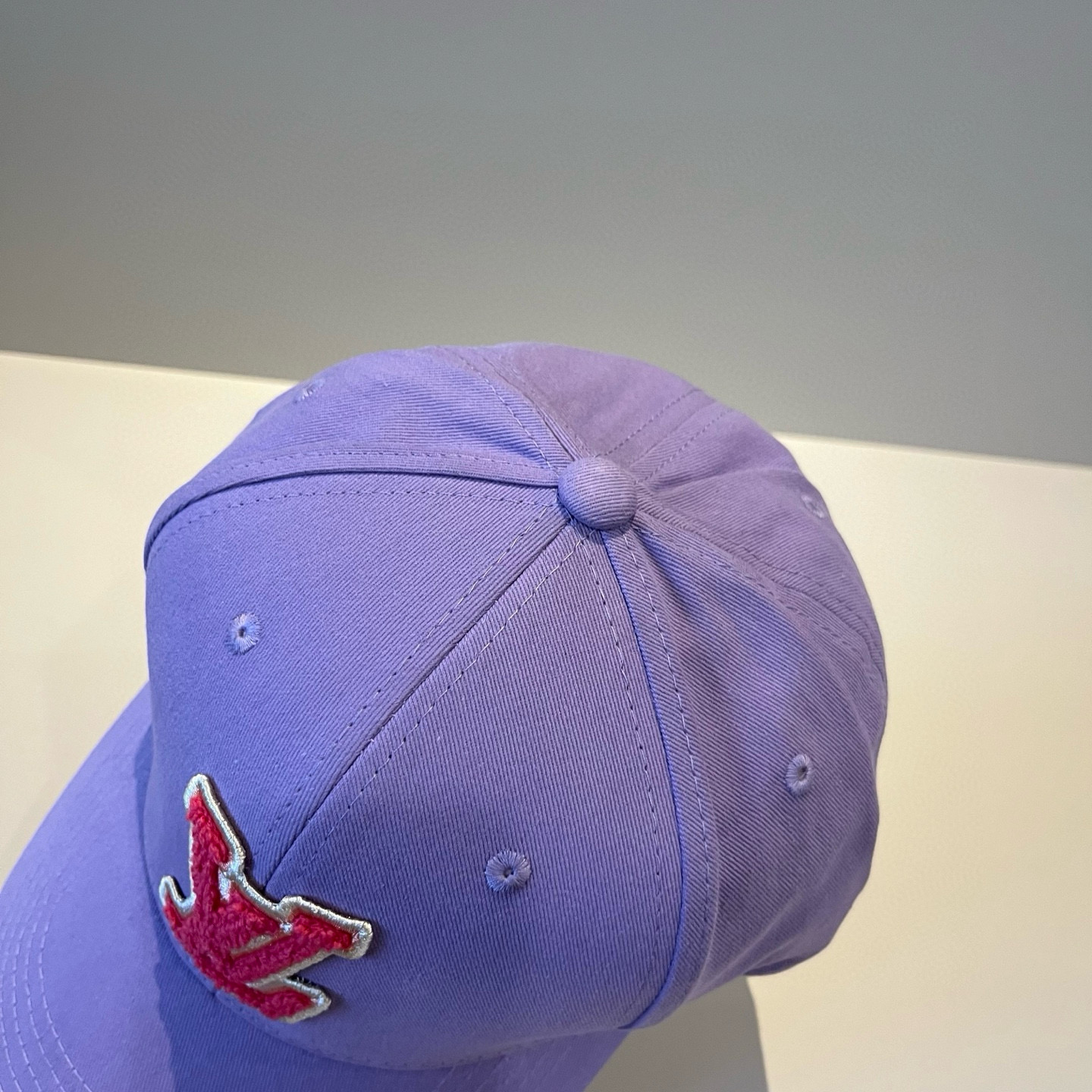 🧢路易威登棒球帽 LouisVuitton😍新款LV棒球帽，重工打造♥️高端大气，百搭款🤗男女通用！跑量