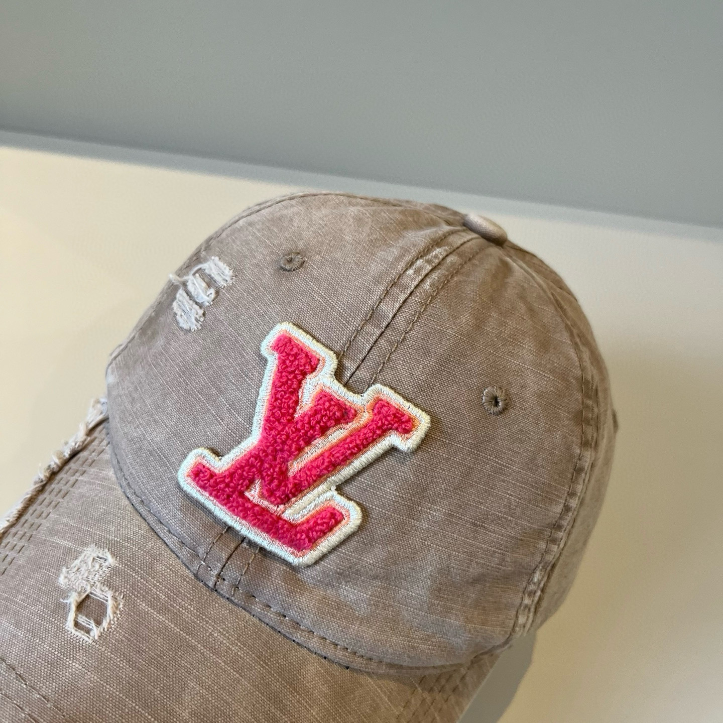 🧢路易威登棒球帽 LouisVuitton😍新款LV棒球帽，重工打造♥️高端大气，百搭款🤗男女通用！跑量