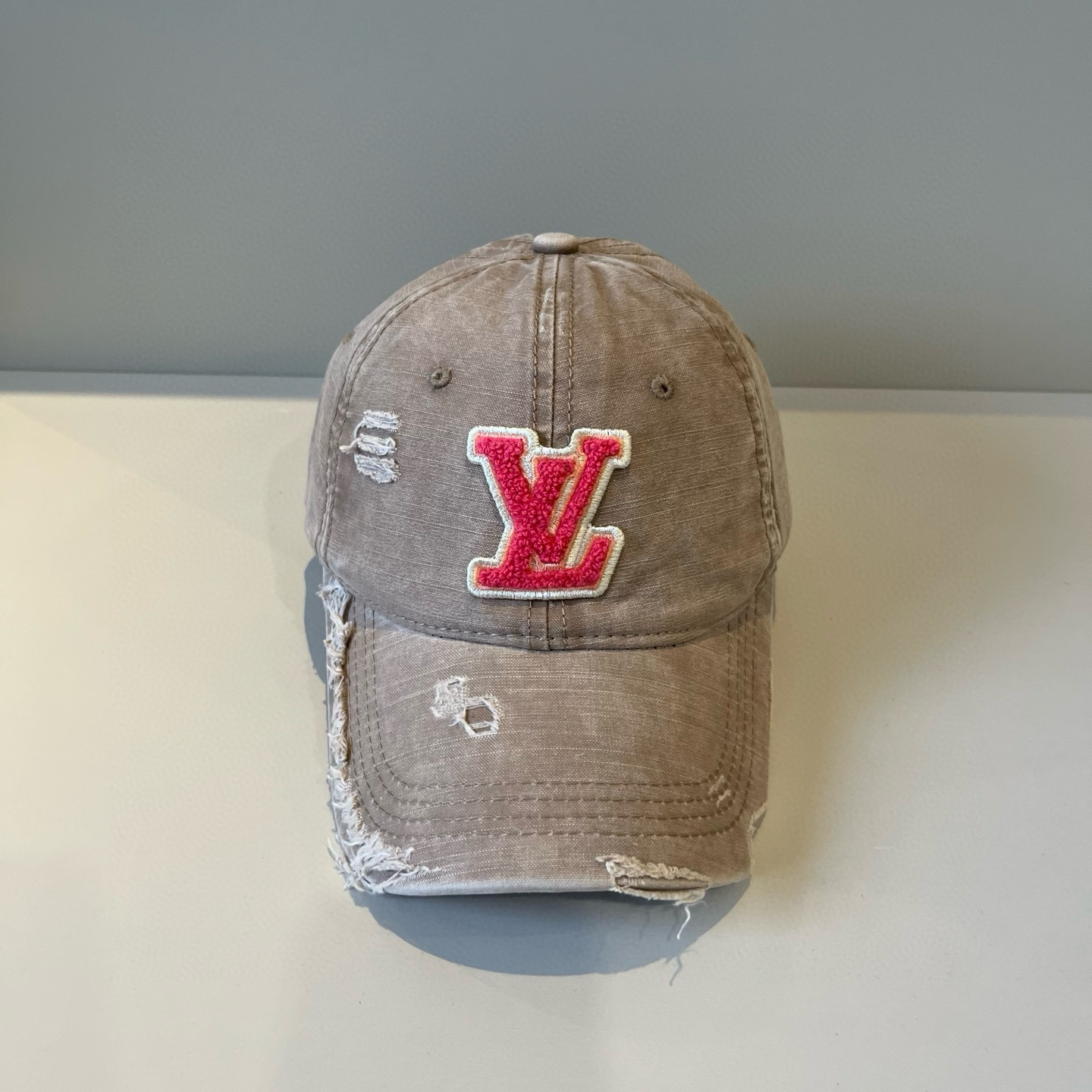 🧢路易威登棒球帽 LouisVuitton😍新款LV棒球帽，重工打造♥️高端大气，百搭款🤗男女通用！跑量