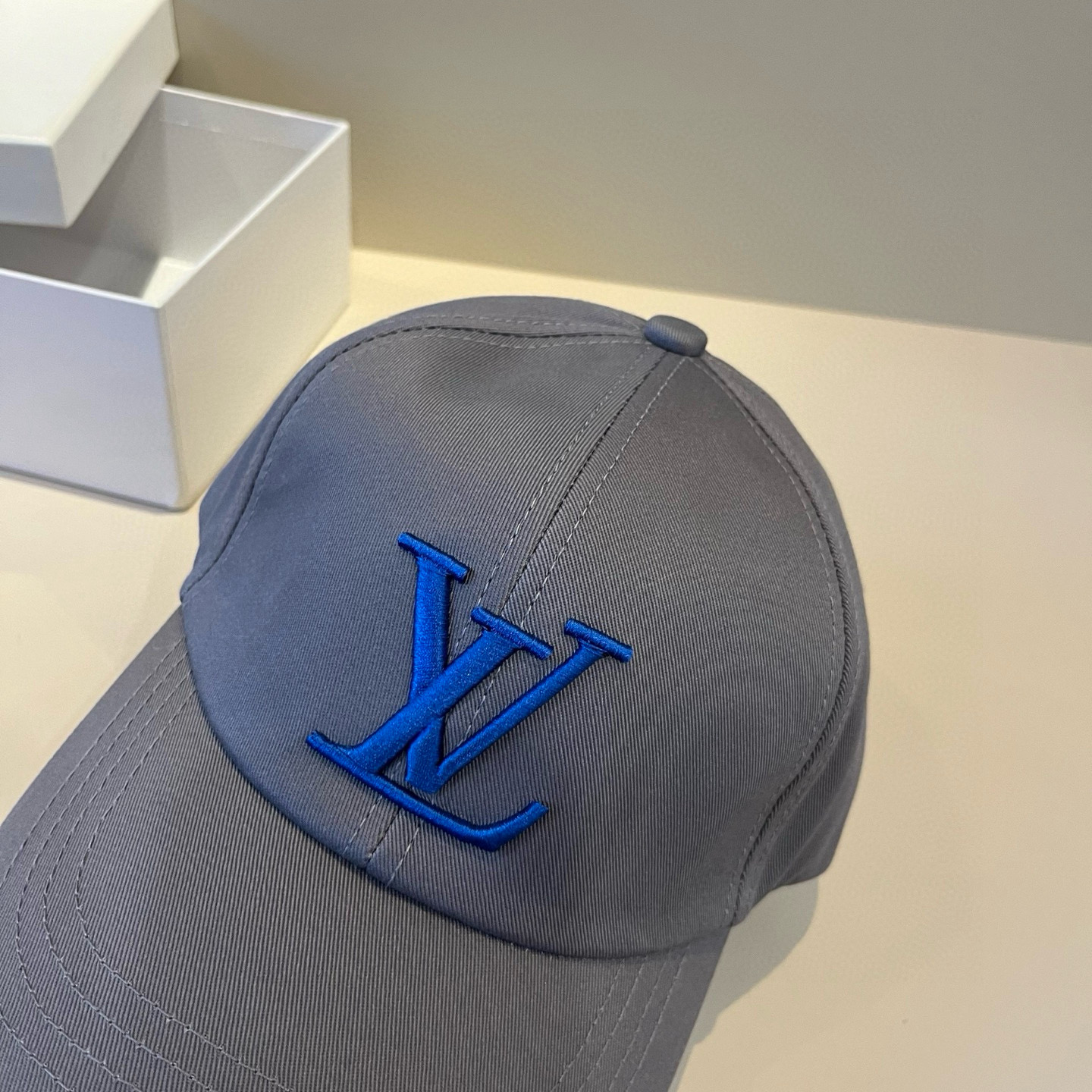 🧢路易威登棒球帽 LouisVuitton😍新款LV棒球帽，重工打造♥️高端大气，百搭款🤗男女通用！跑量