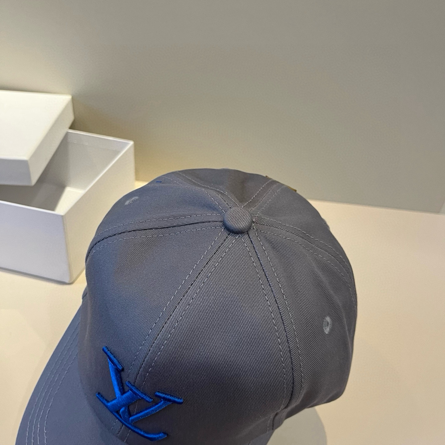 🧢路易威登棒球帽 LouisVuitton😍新款LV棒球帽，重工打造♥️高端大气，百搭款🤗男女通用！跑量