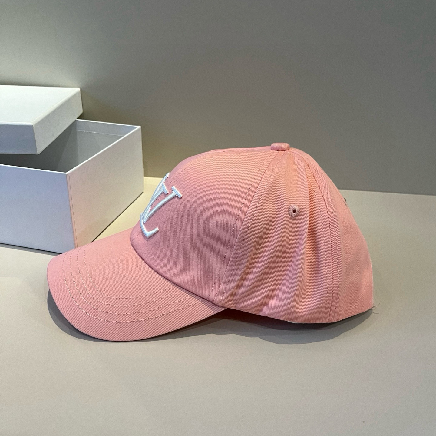 🧢路易威登棒球帽 LouisVuitton😍新款LV棒球帽，重工打造♥️高端大气，百搭款🤗男女通用！跑量