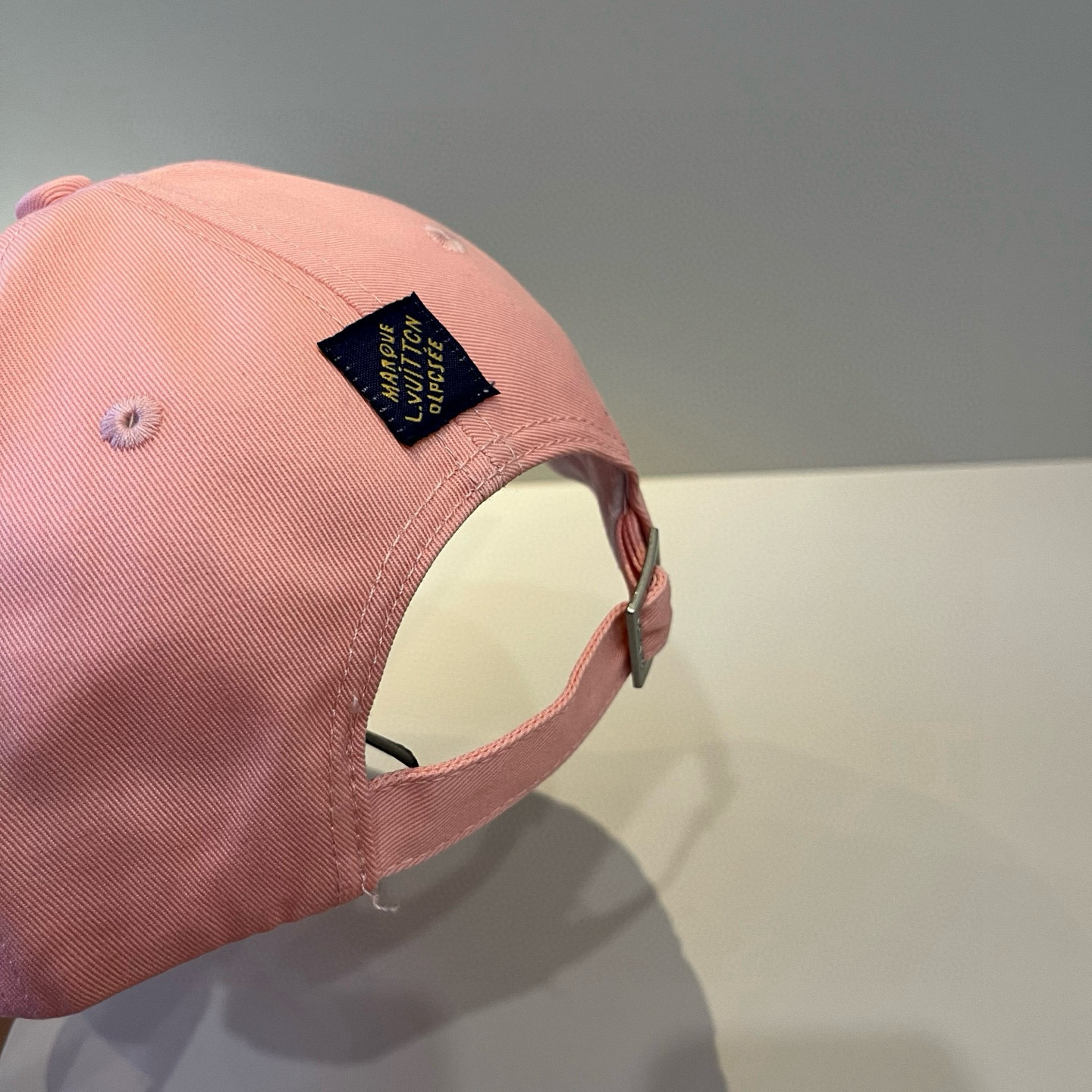 🧢路易威登棒球帽 LouisVuitton😍新款LV棒球帽，重工打造♥️高端大气，百搭款🤗男女通用！跑量