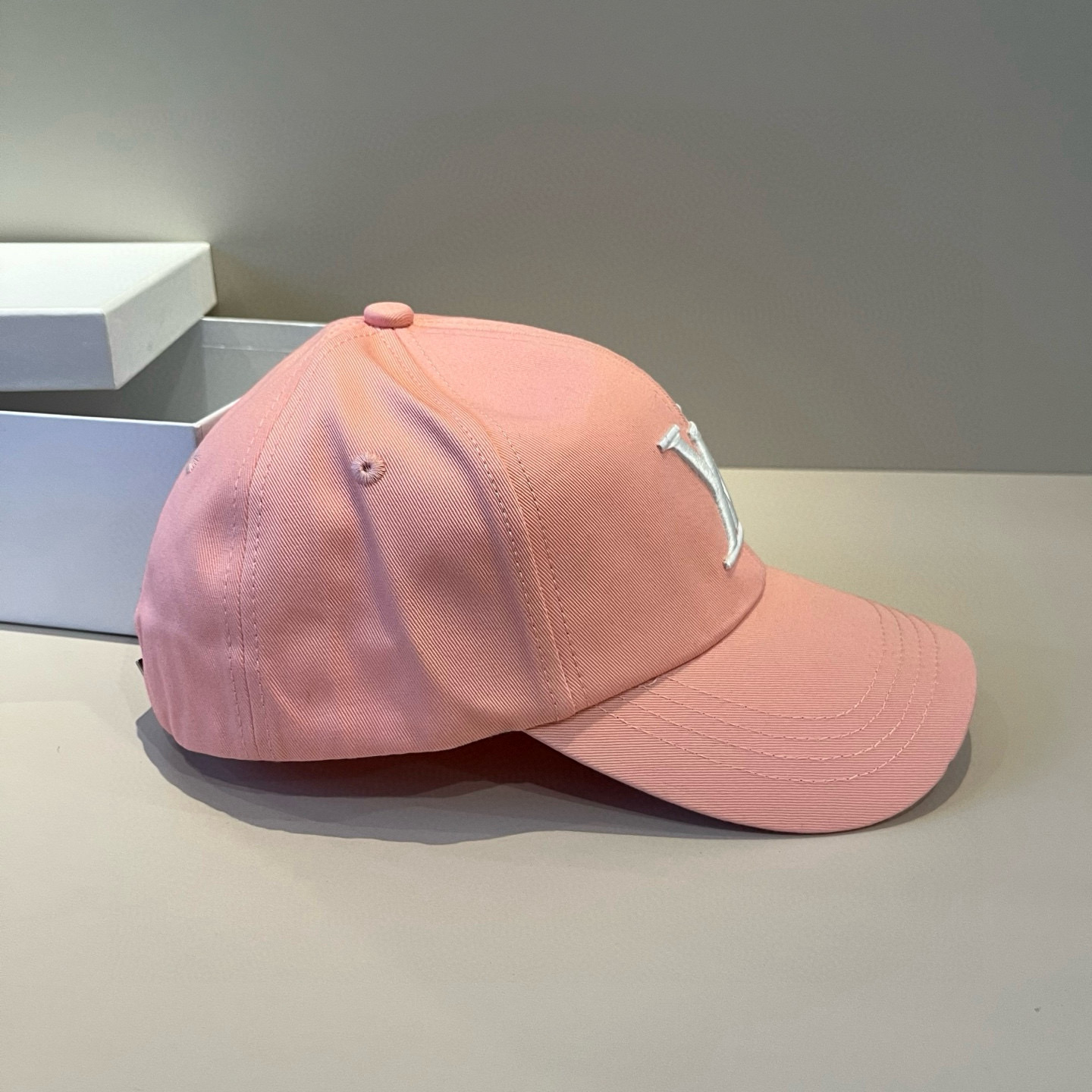 🧢路易威登棒球帽 LouisVuitton😍新款LV棒球帽，重工打造♥️高端大气，百搭款🤗男女通用！跑量