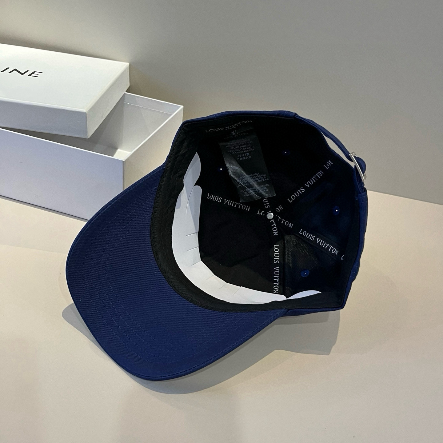 🧢路易威登棒球帽 LouisVuitton😍新款LV棒球帽，重工打造♥️高端大气，百搭款🤗男女通用！跑量