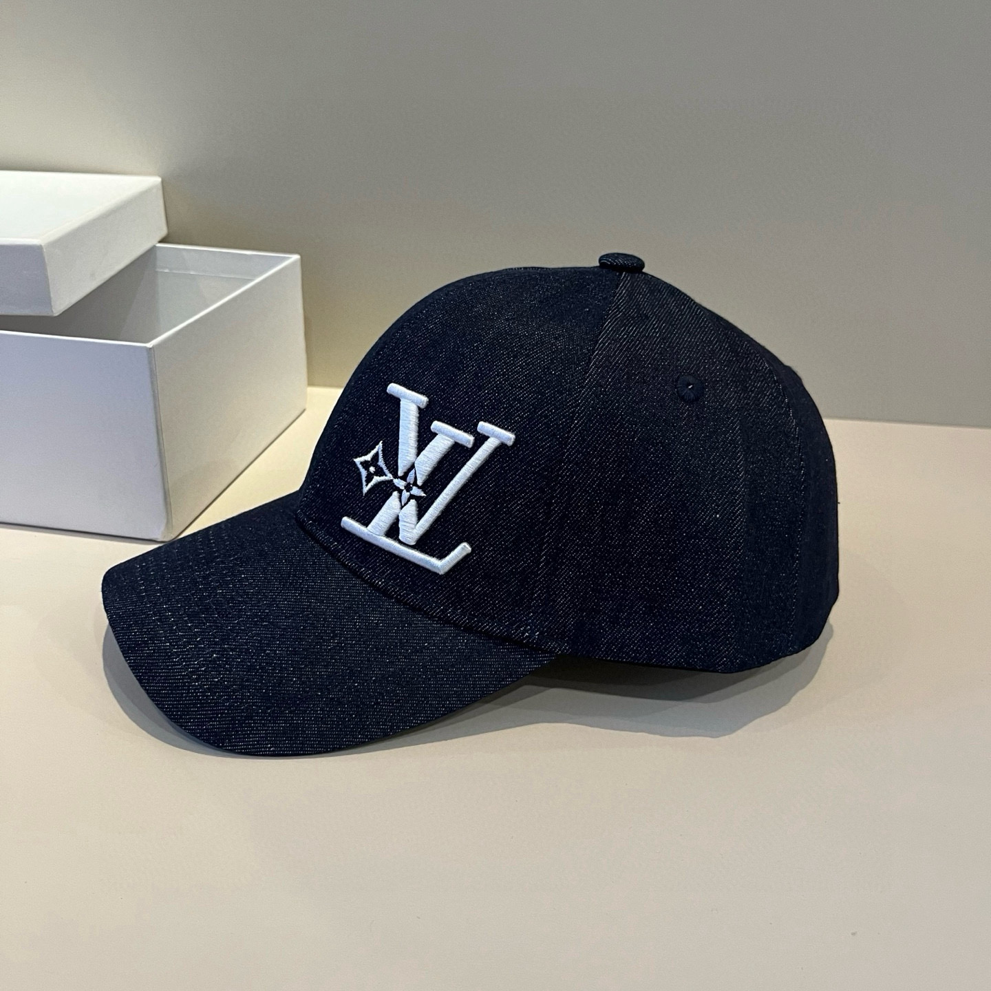 🧢路易威登棒球帽 LouisVuitton😍新款LV棒球帽，重工打造♥️高端大气，百搭款🤗男女通用！跑量