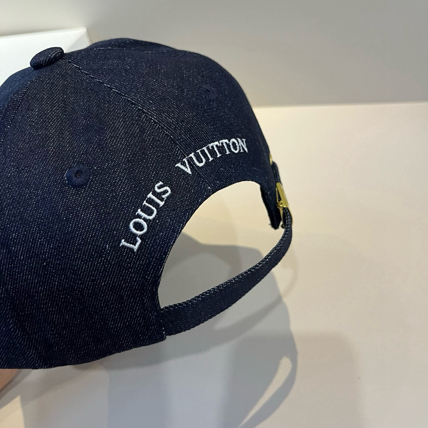 🧢路易威登棒球帽 LouisVuitton😍新款LV棒球帽，重工打造♥️高端大气，百搭款🤗男女通用！跑量