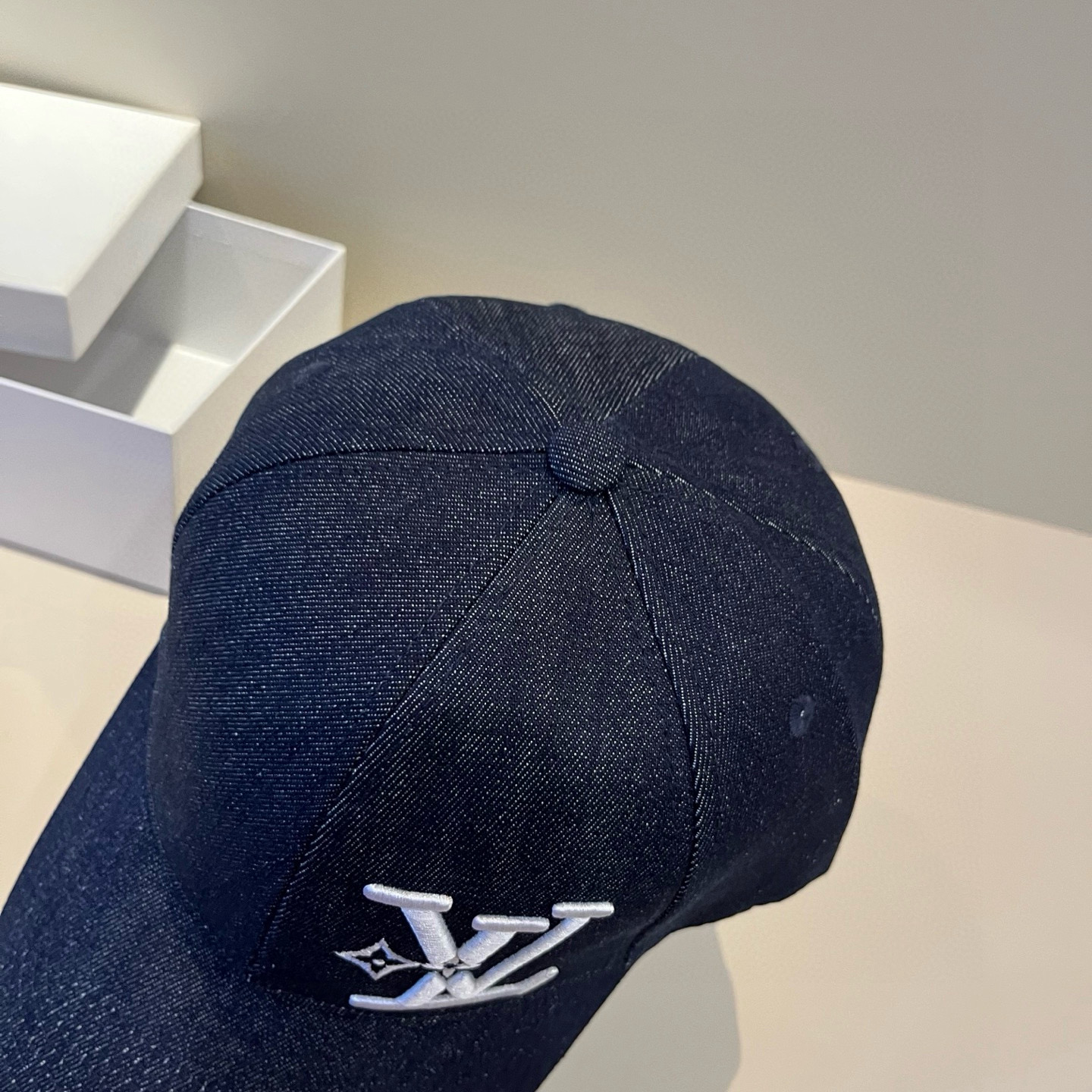 🧢路易威登棒球帽 LouisVuitton😍新款LV棒球帽，重工打造♥️高端大气，百搭款🤗男女通用！跑量