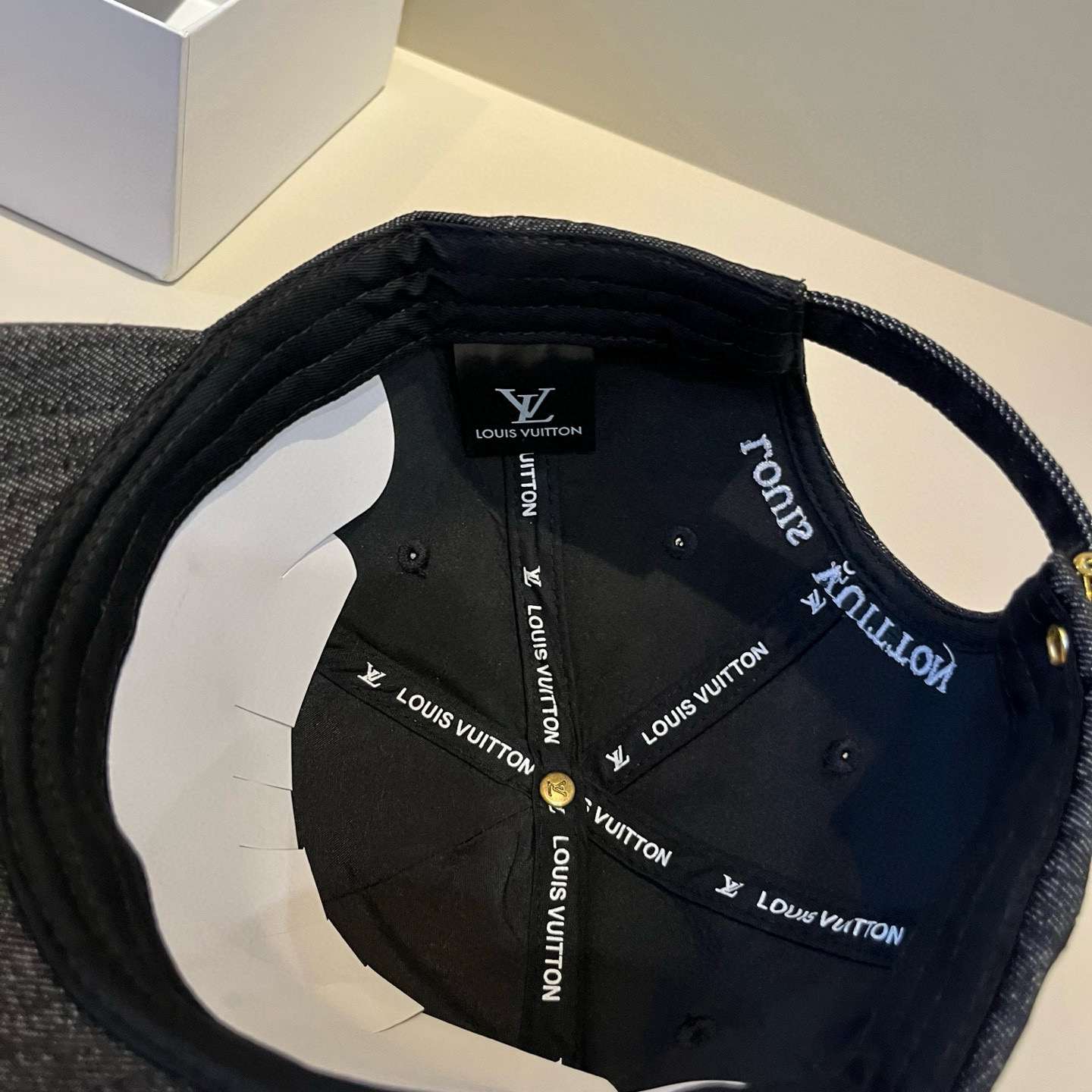 🧢路易威登棒球帽 LouisVuitton😍新款LV棒球帽，重工打造♥️高端大气，百搭款🤗男女通用！跑量