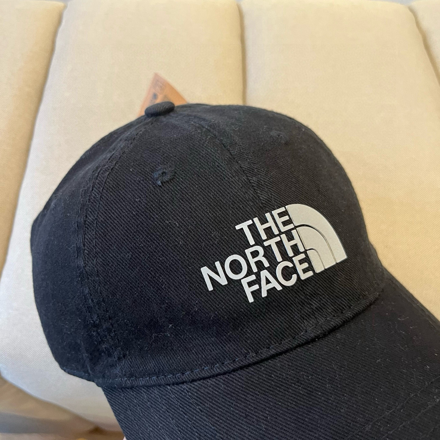 
北面♥️棒球帽🧢官网新品棒球帽，原单品质火爆来袭 🔥🎩 工艺非常精美 高档大气上档次！低调奢华，方便携