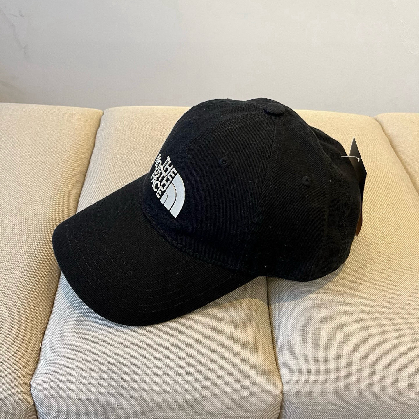 
北面♥️棒球帽🧢官网新品棒球帽，原单品质火爆来袭 🔥🎩 工艺非常精美 高档大气上档次！低调奢华，方便携