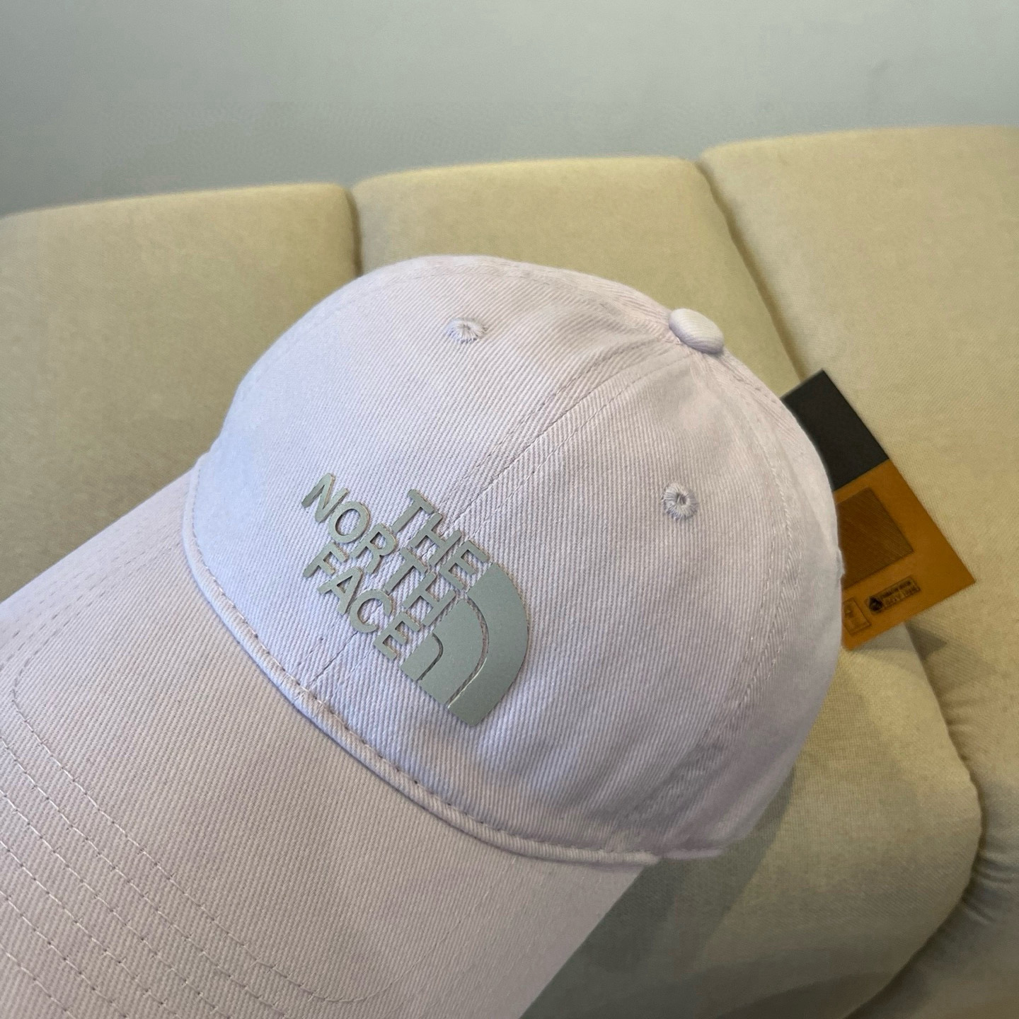 
北面♥️棒球帽🧢官网新品棒球帽，原单品质火爆来袭 🔥🎩 工艺非常精美 高档大气上档次！低调奢华，方便携