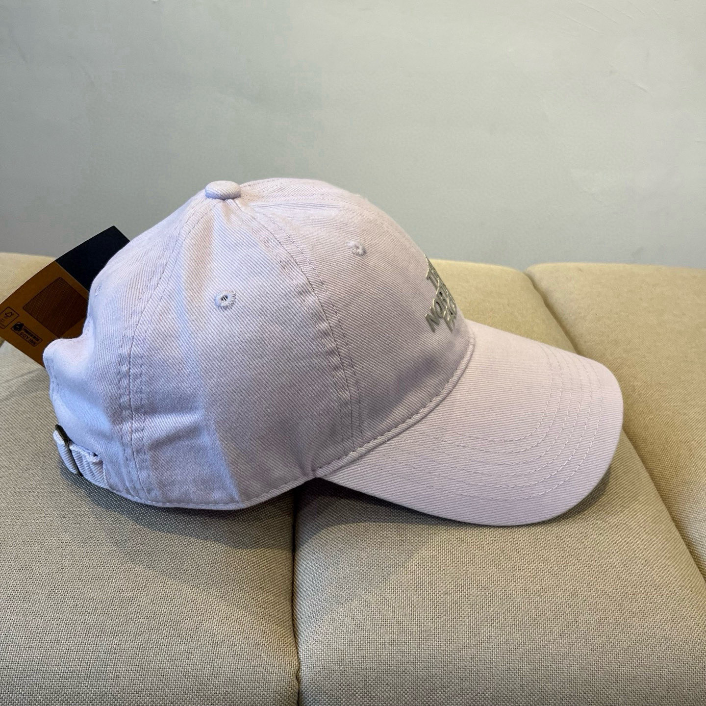 
北面♥️棒球帽🧢官网新品棒球帽，原单品质火爆来袭 🔥🎩 工艺非常精美 高档大气上档次！低调奢华，方便携