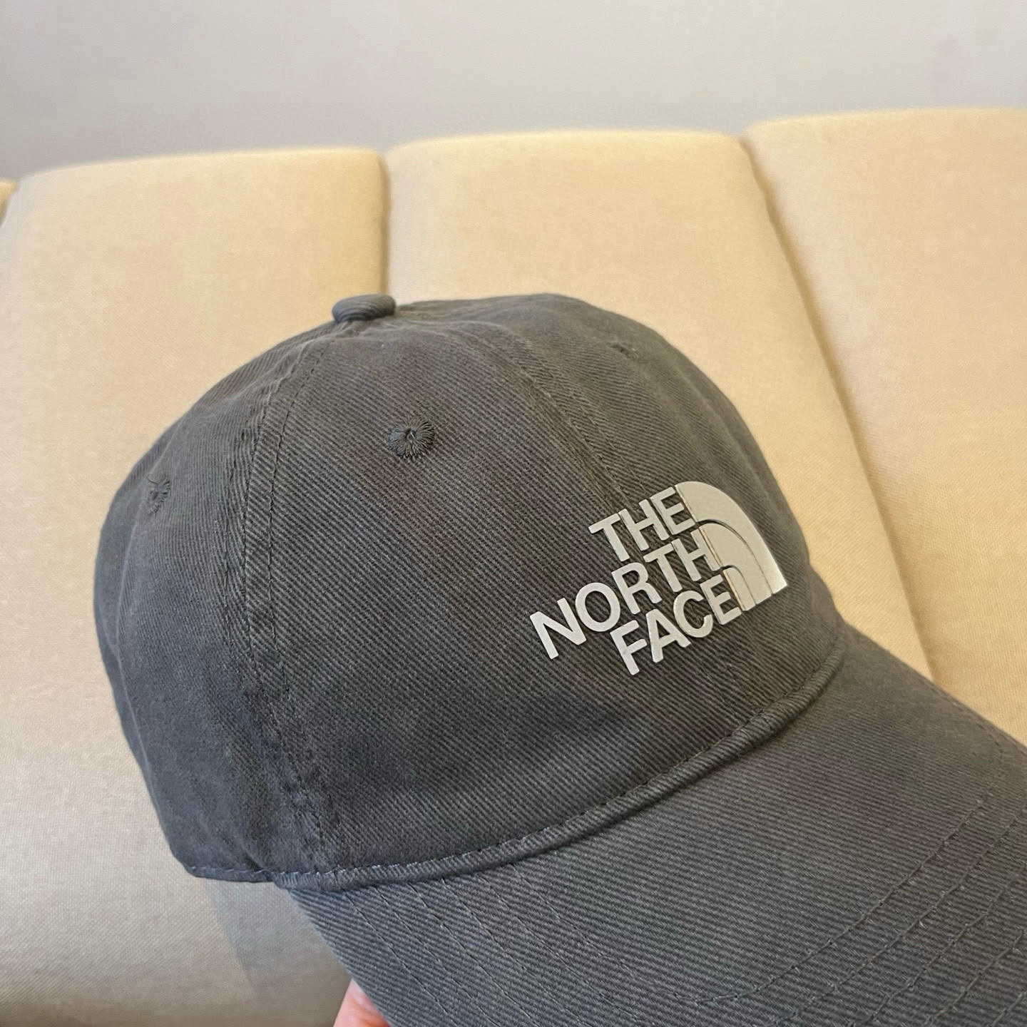 
北面♥️棒球帽🧢官网新品棒球帽，原单品质火爆来袭 🔥🎩 工艺非常精美 高档大气上档次！低调奢华，方便携