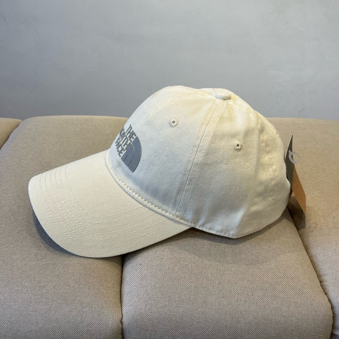 
北面♥️棒球帽🧢官网新品棒球帽，原单品质火爆来袭 🔥🎩 工艺非常精美 高档大气上档次！低调奢华，方便携