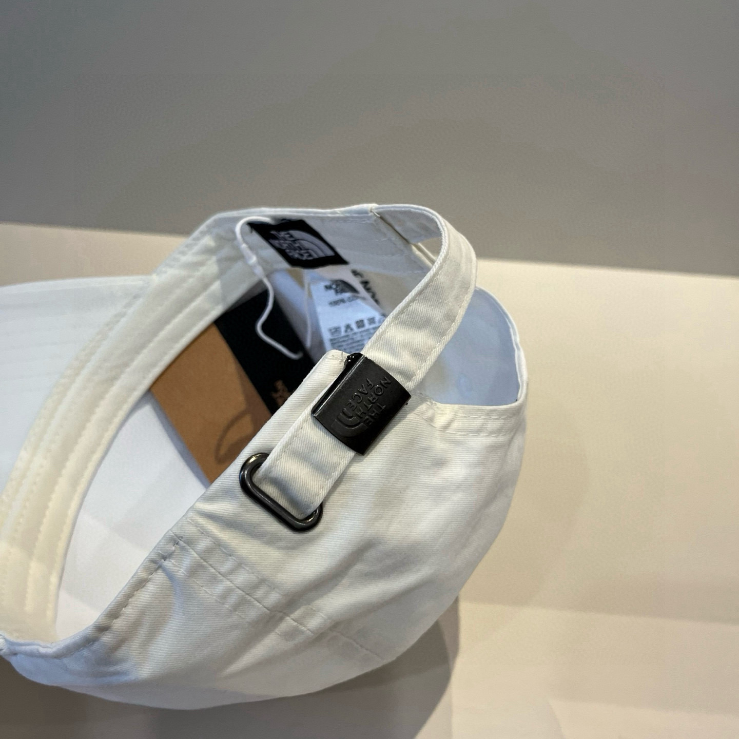 
北面♥️棒球帽🧢官网新品棒球帽，原单品质火爆来袭 🔥🎩 工艺非常精美 高档大气上档次！低调奢华，方便携