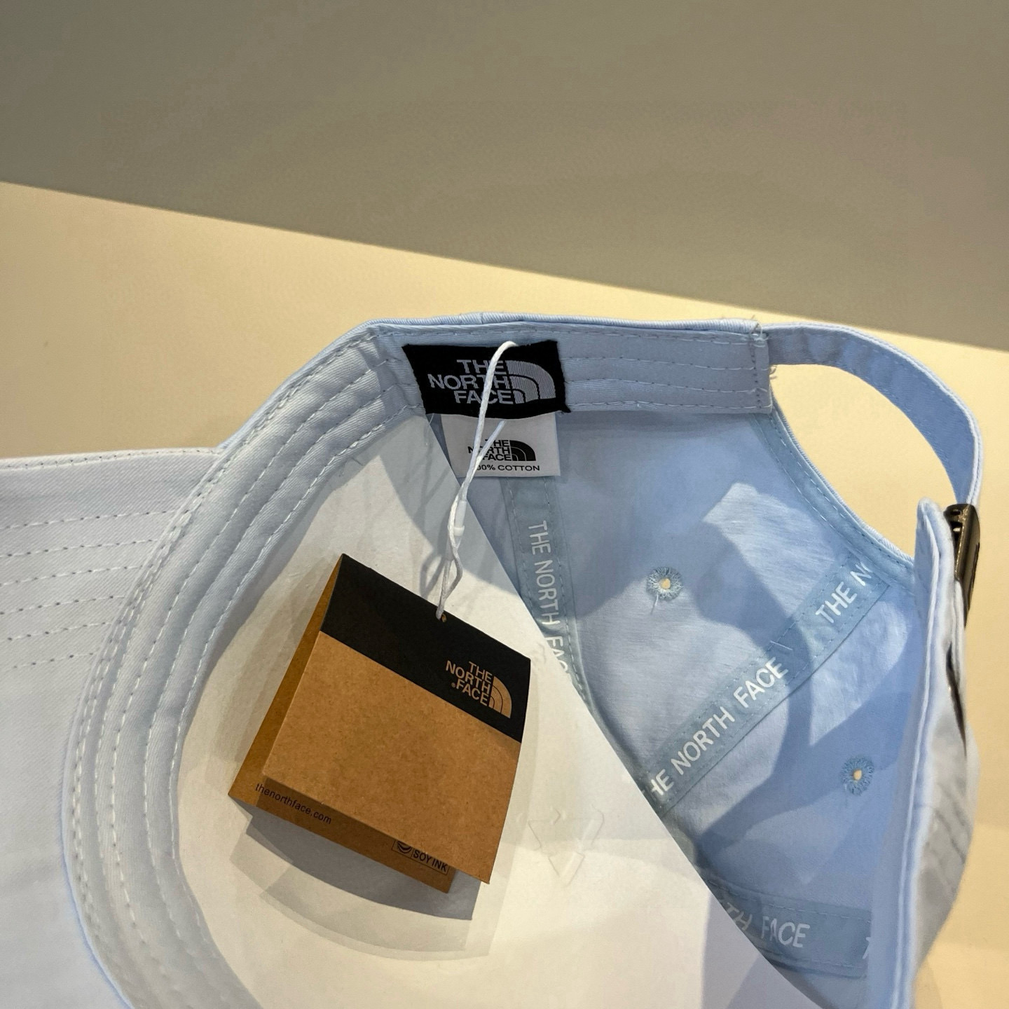 
北面♥️棒球帽🧢官网新品棒球帽，原单品质火爆来袭 🔥🎩 工艺非常精美 高档大气上档次！低调奢华，方便携