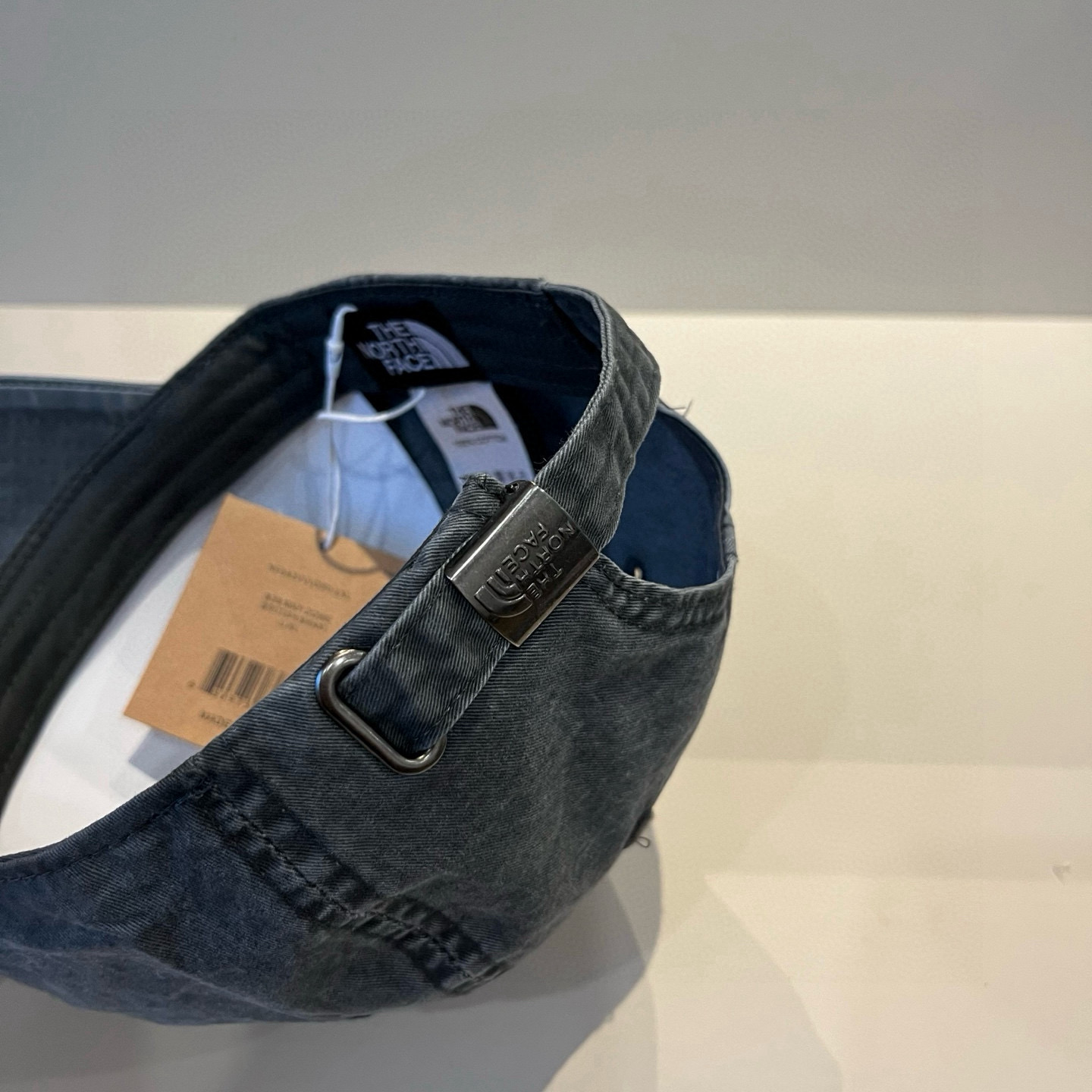 
北面♥️棒球帽🧢官网新品棒球帽，原单品质火爆来袭 🔥🎩 工艺非常精美 高档大气上档次！低调奢华，方便携